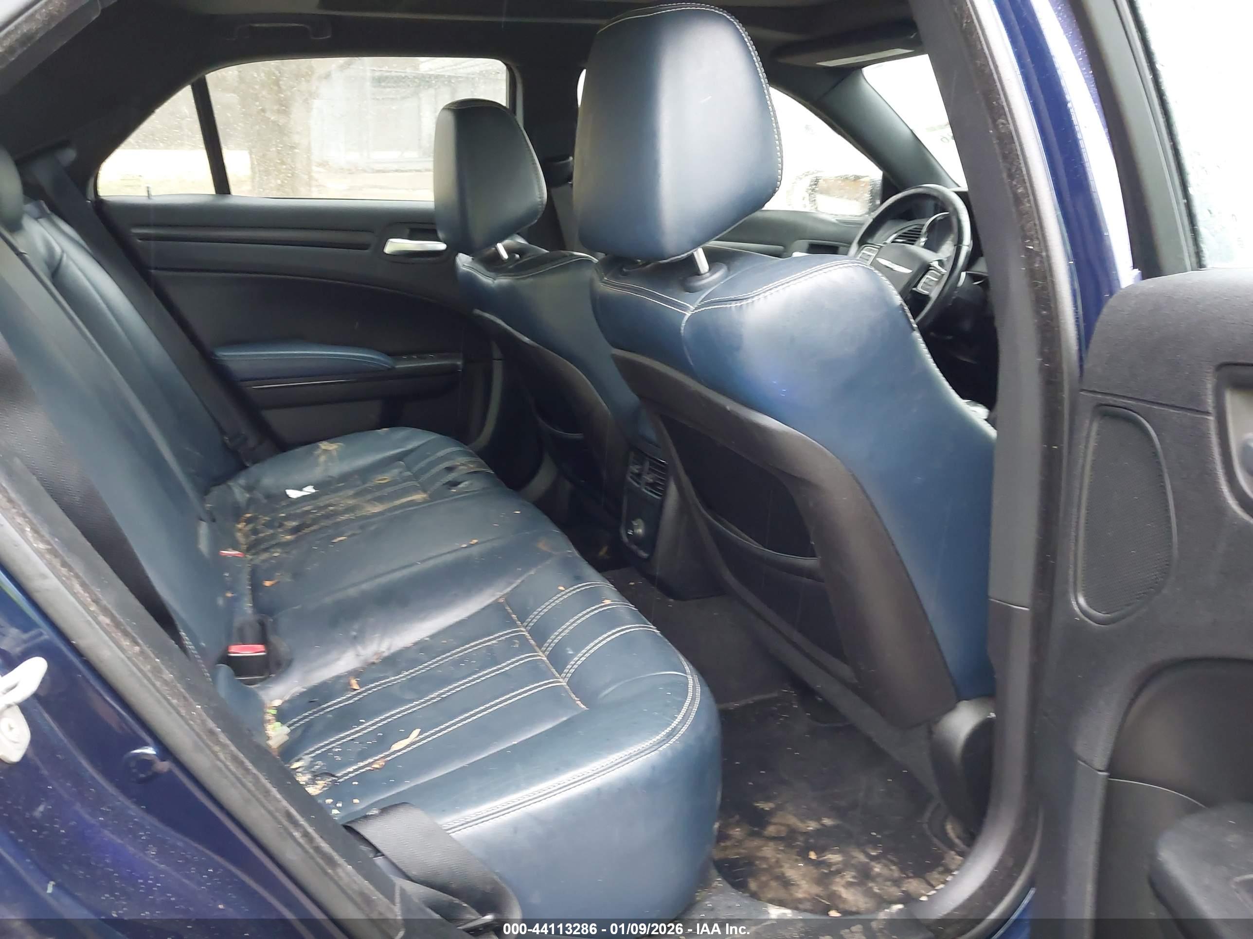 CHRYSLER 300 image 8