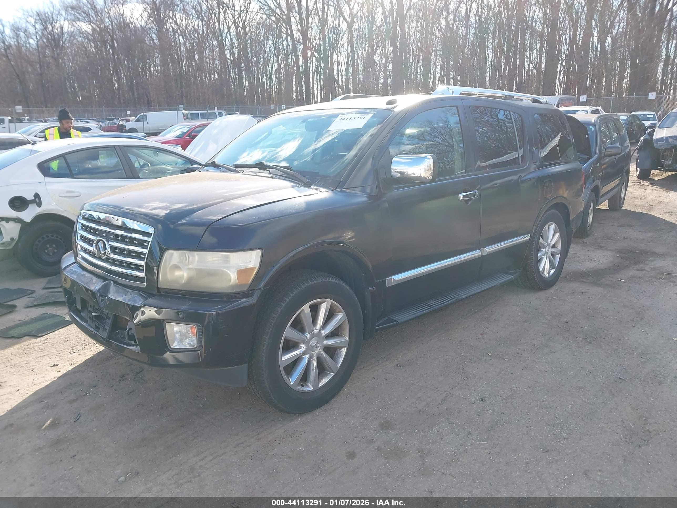 INFINITI QX56 image 2