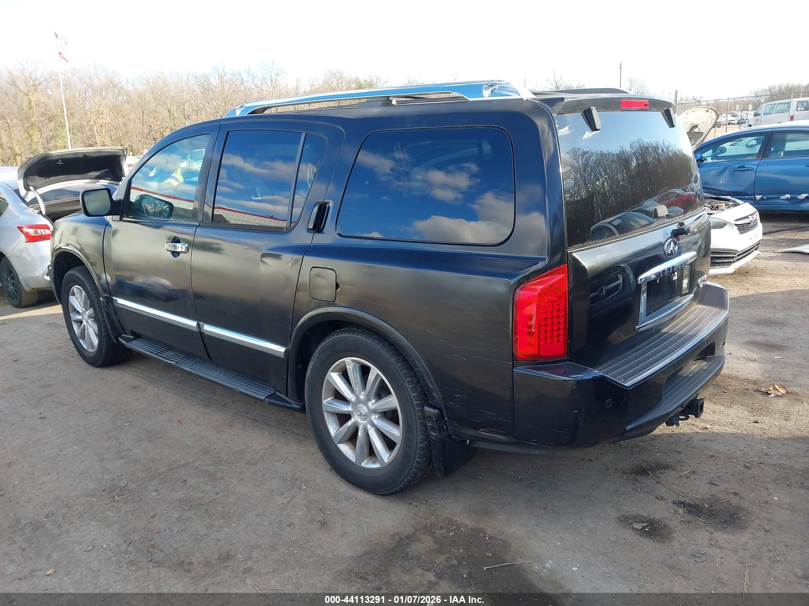 INFINITI QX56 image 3