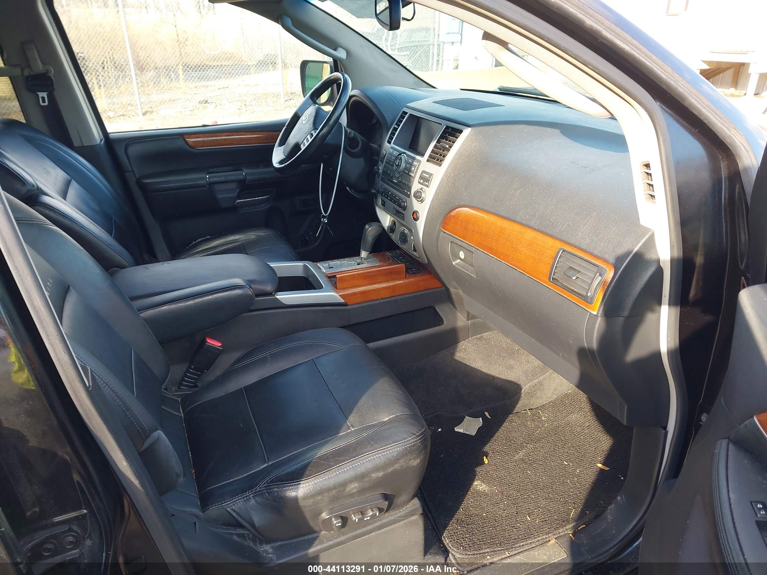INFINITI QX56 image 5