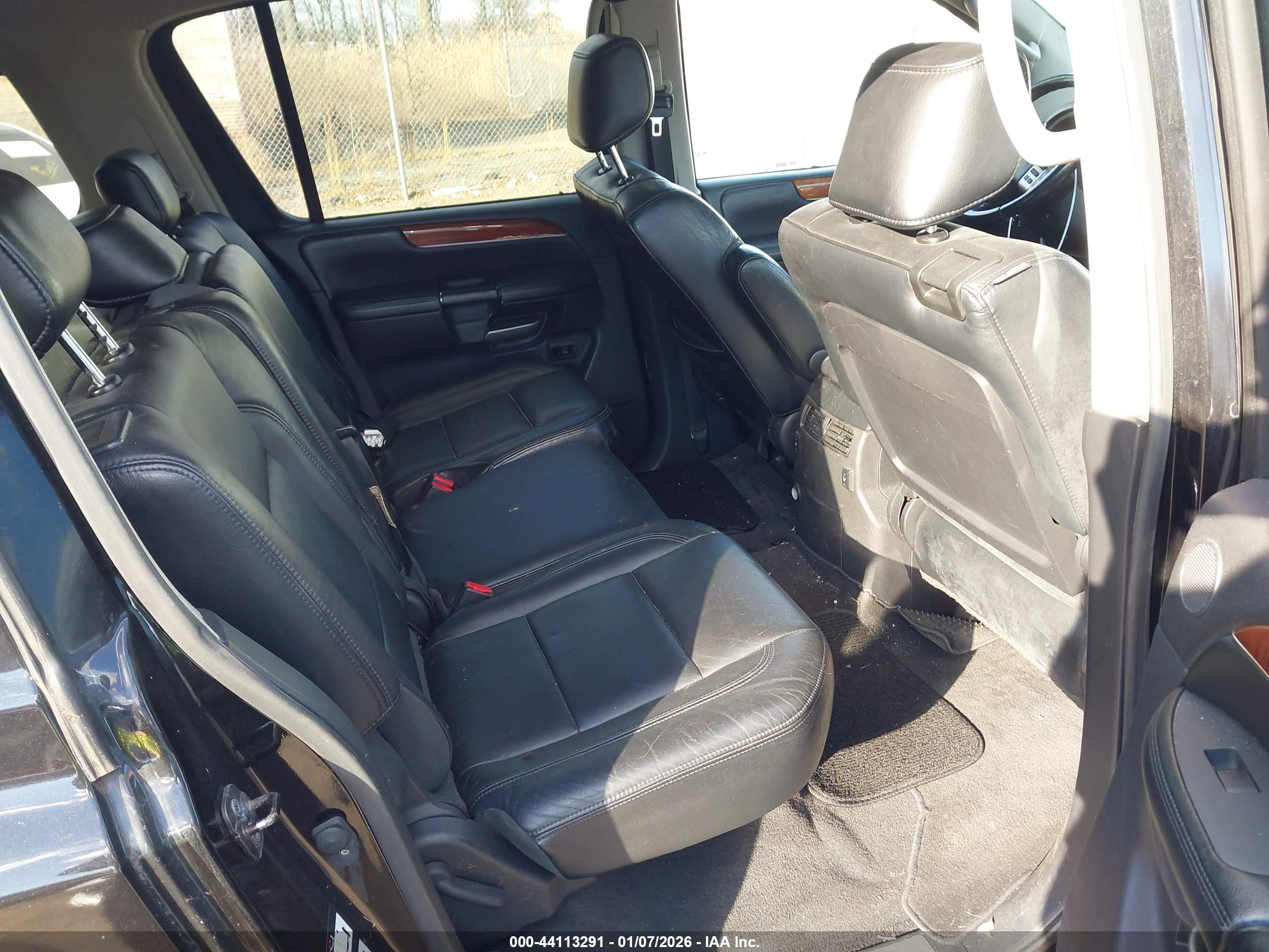 INFINITI QX56 image 8