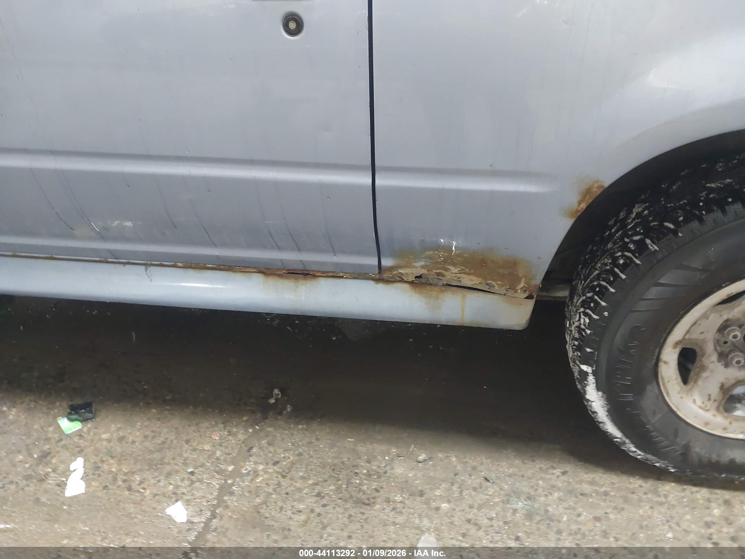 FORD EXPLORER image 6