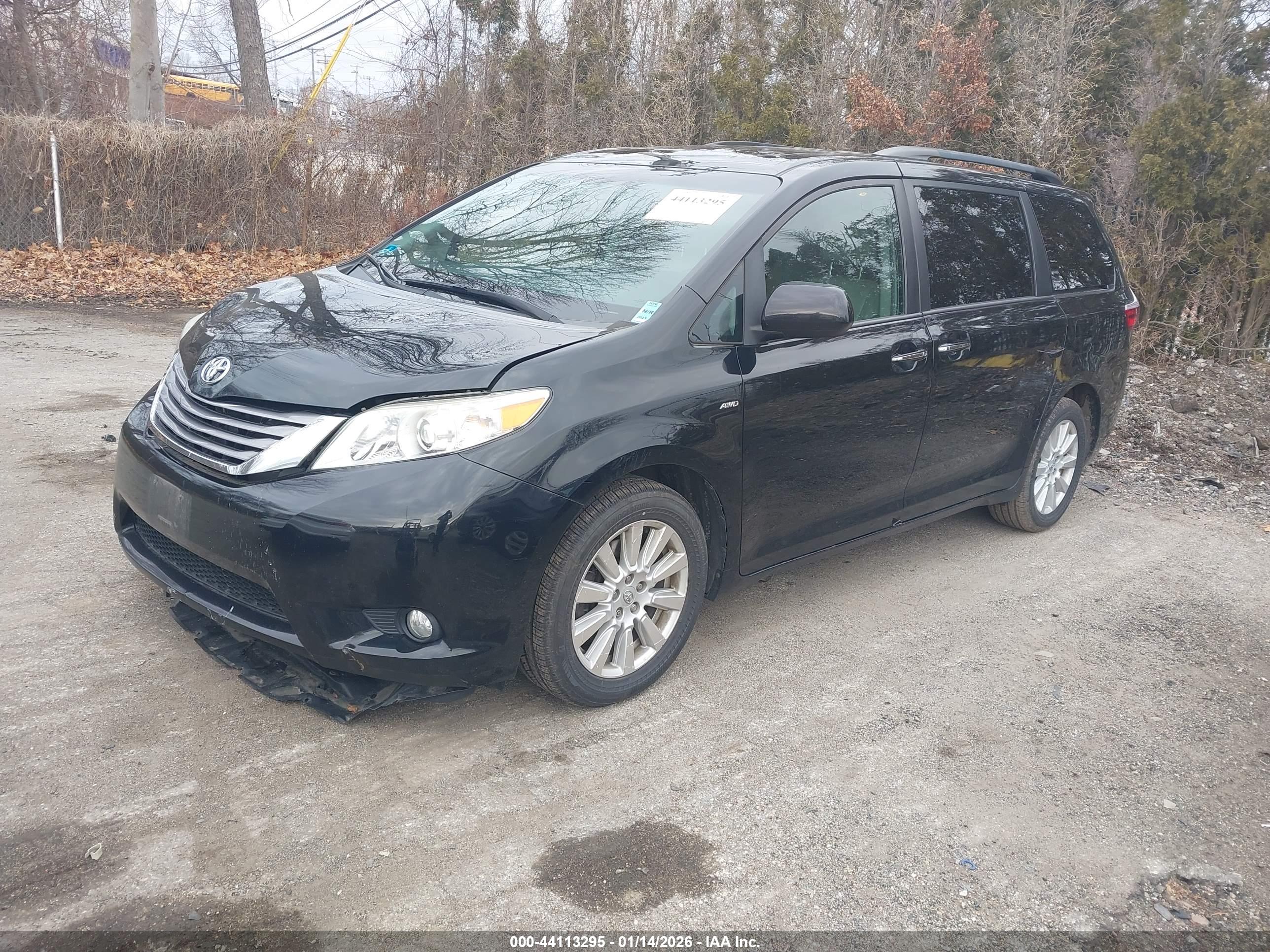 TOYOTA SIENNA image 2