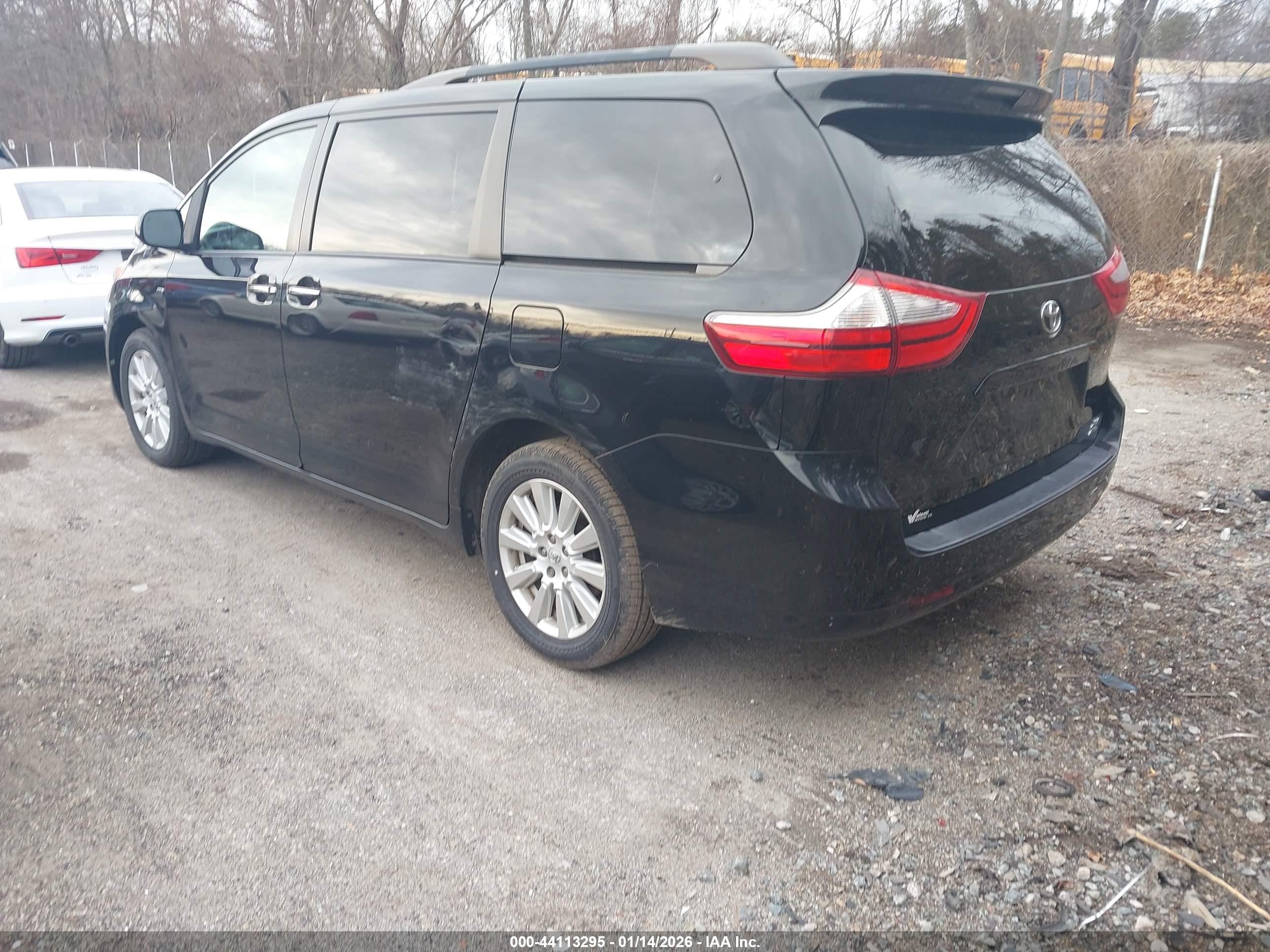 TOYOTA SIENNA image 3
