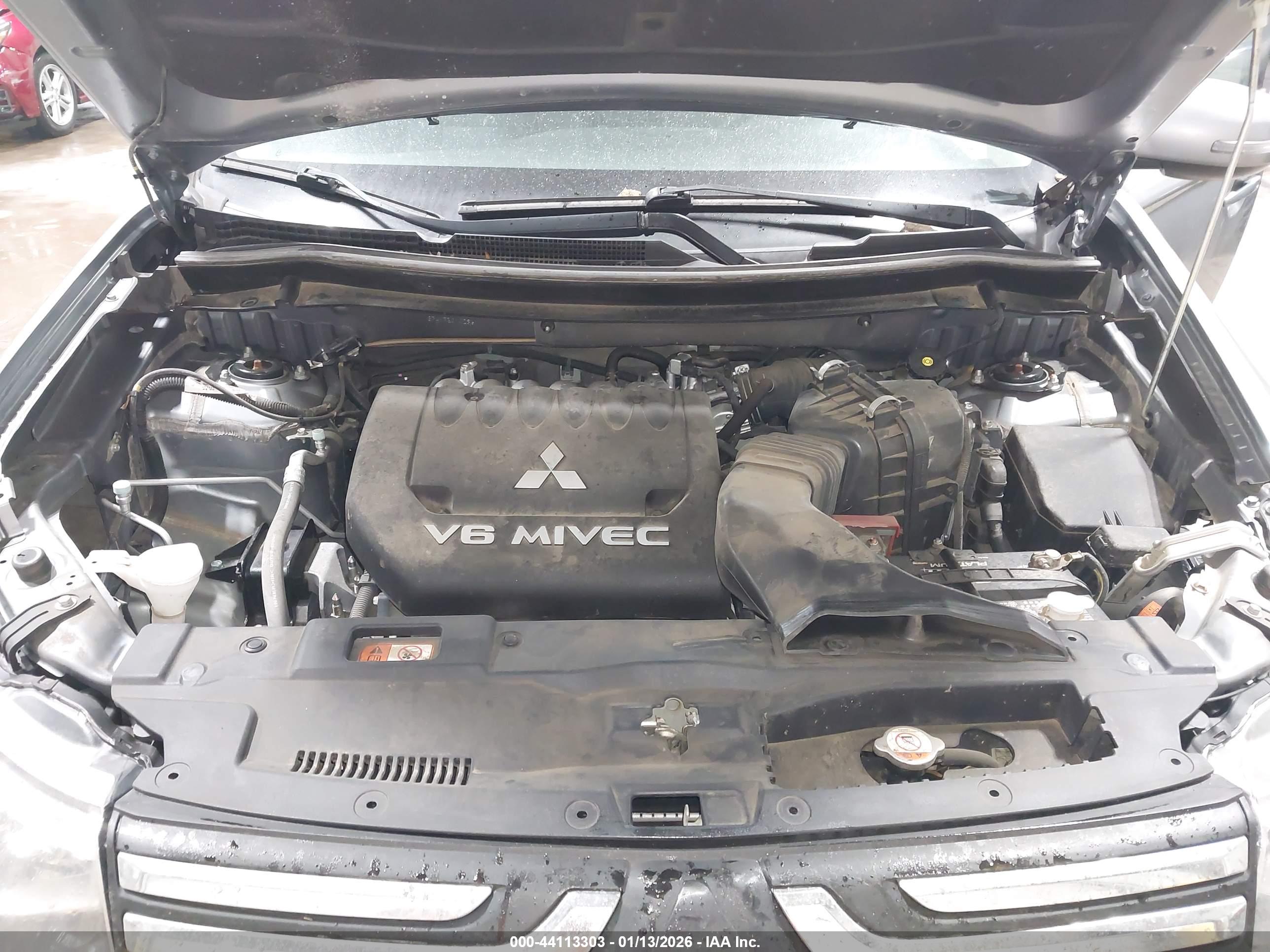 MITSUBISHI OUTLANDER image 10