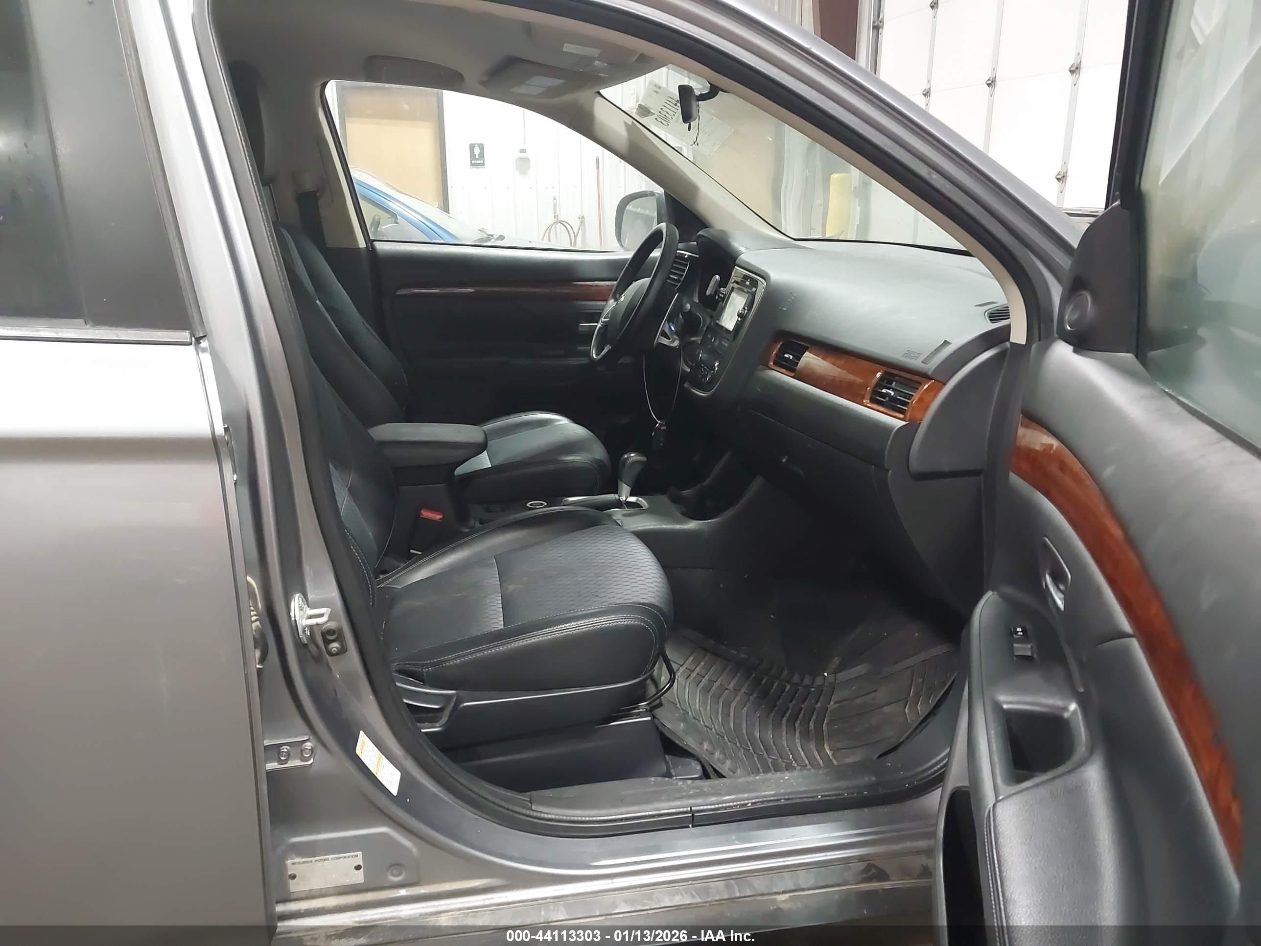 MITSUBISHI OUTLANDER image 5