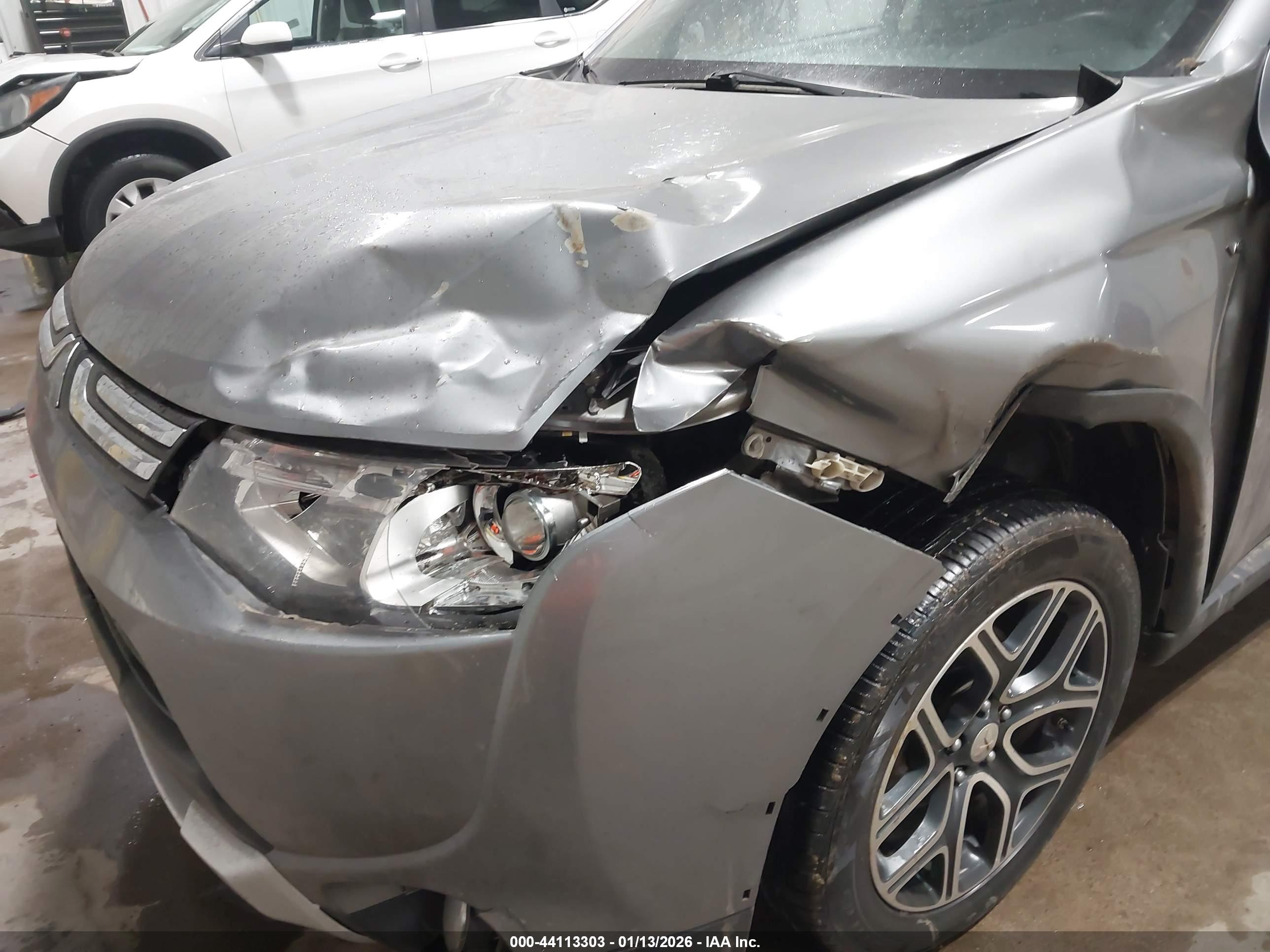 MITSUBISHI OUTLANDER image 6