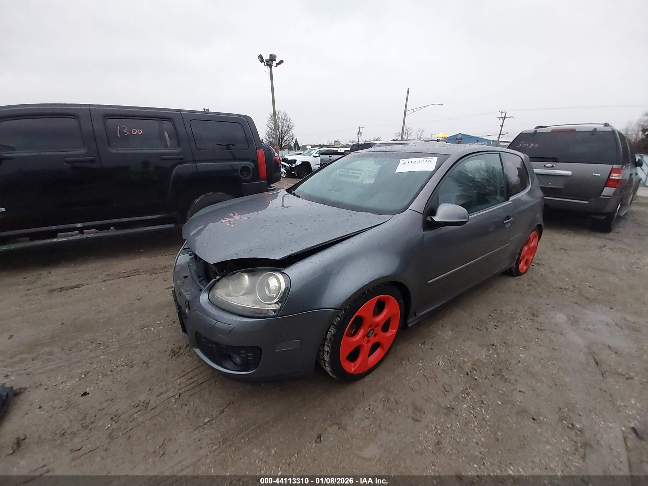 VOLKSWAGEN GTI image 2