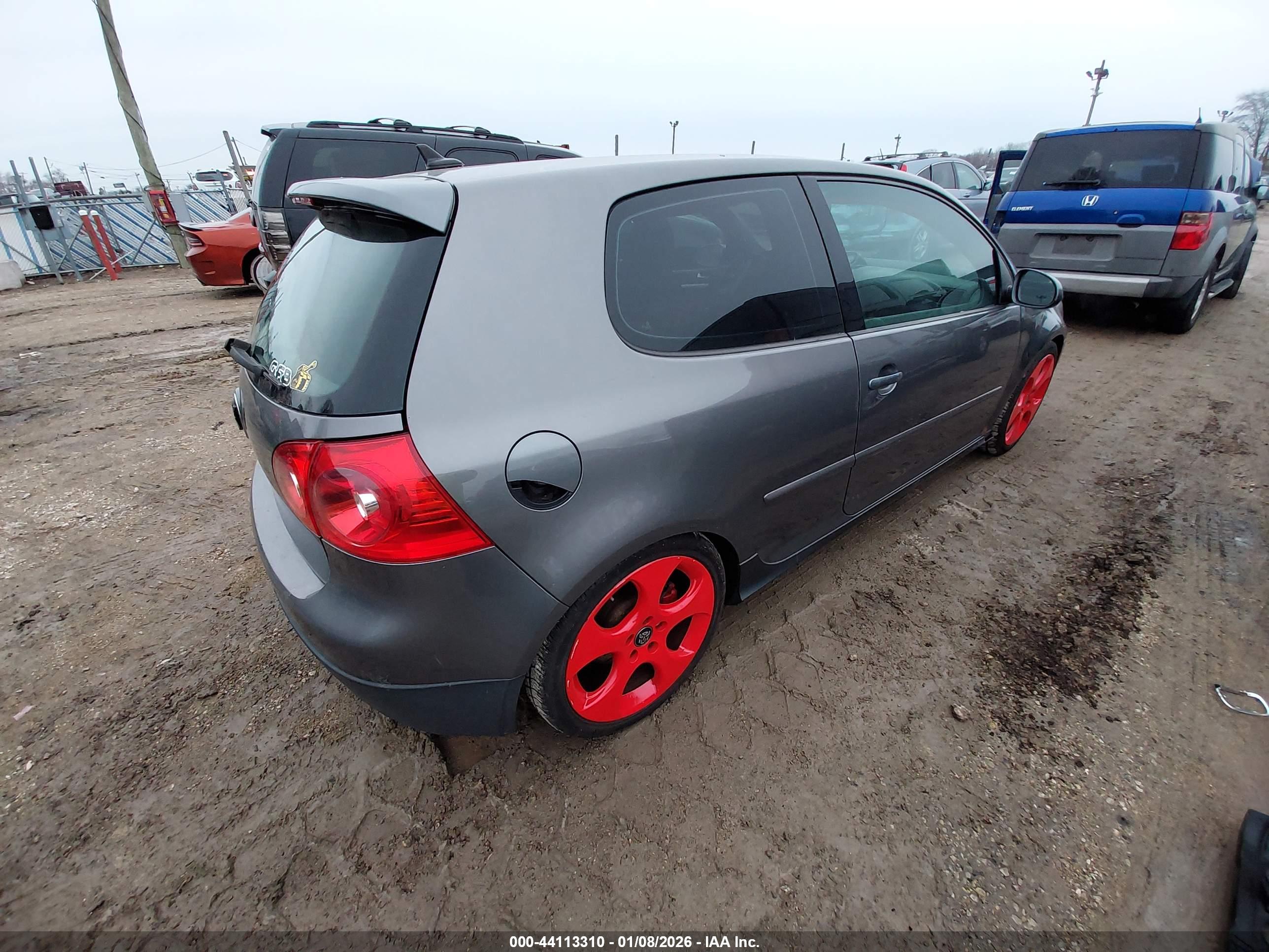 VOLKSWAGEN GTI image 4