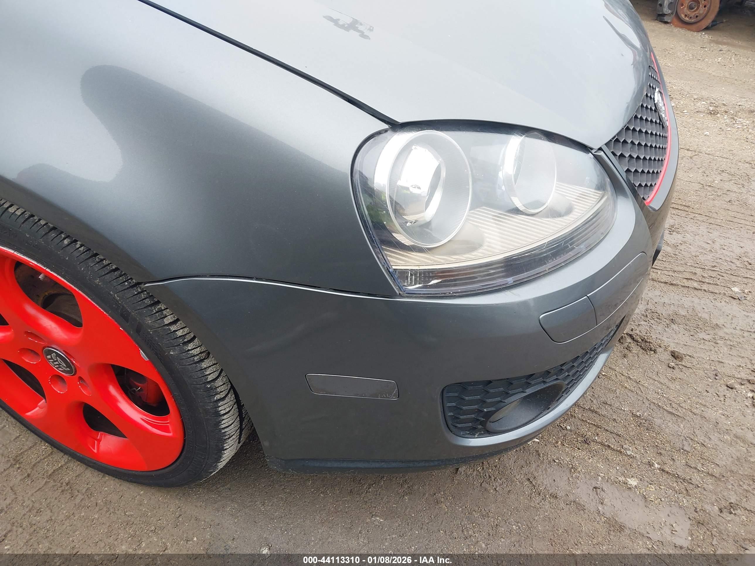 VOLKSWAGEN GTI image 6