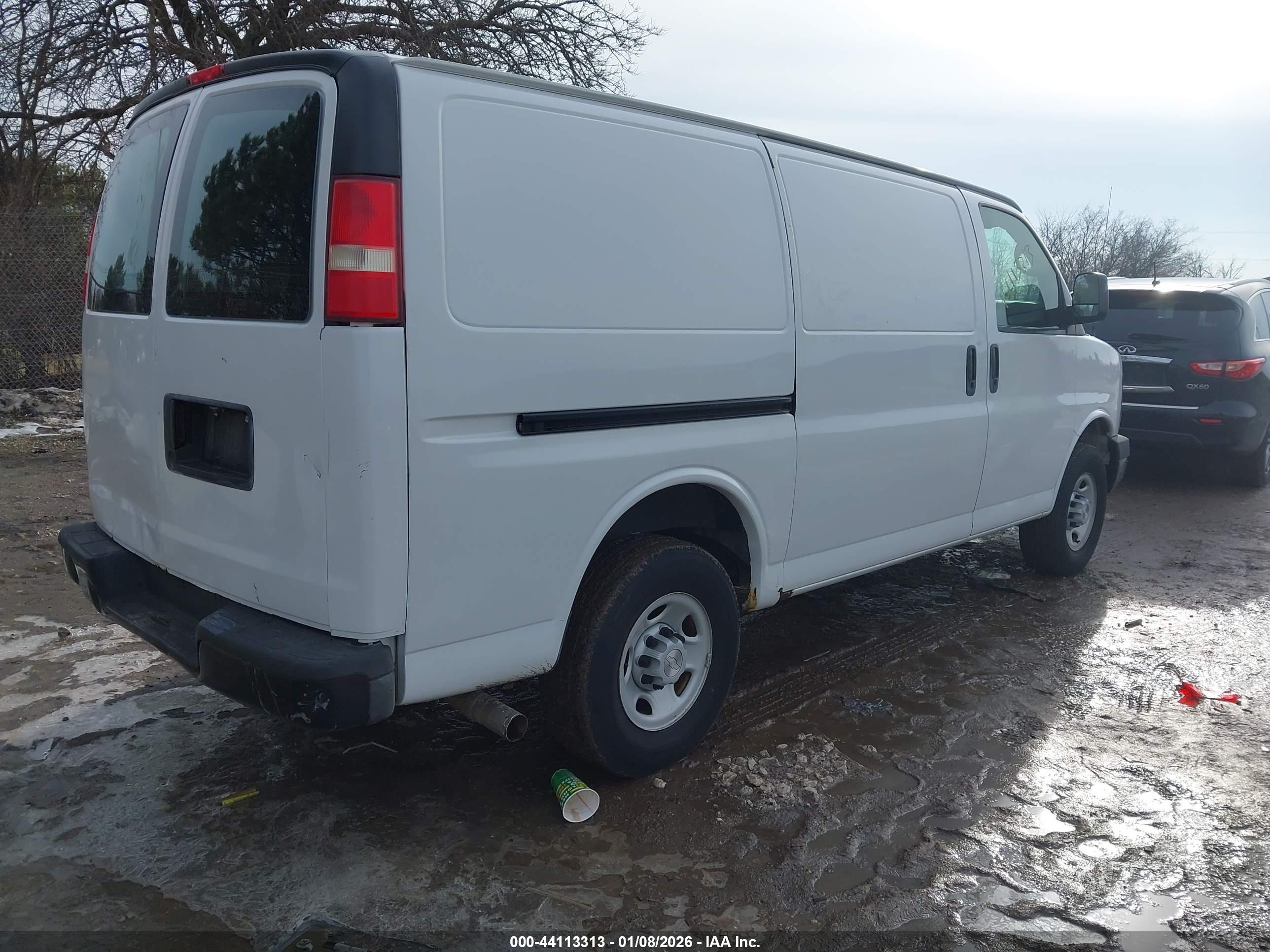 CHEVROLET EXPRESS image 4
