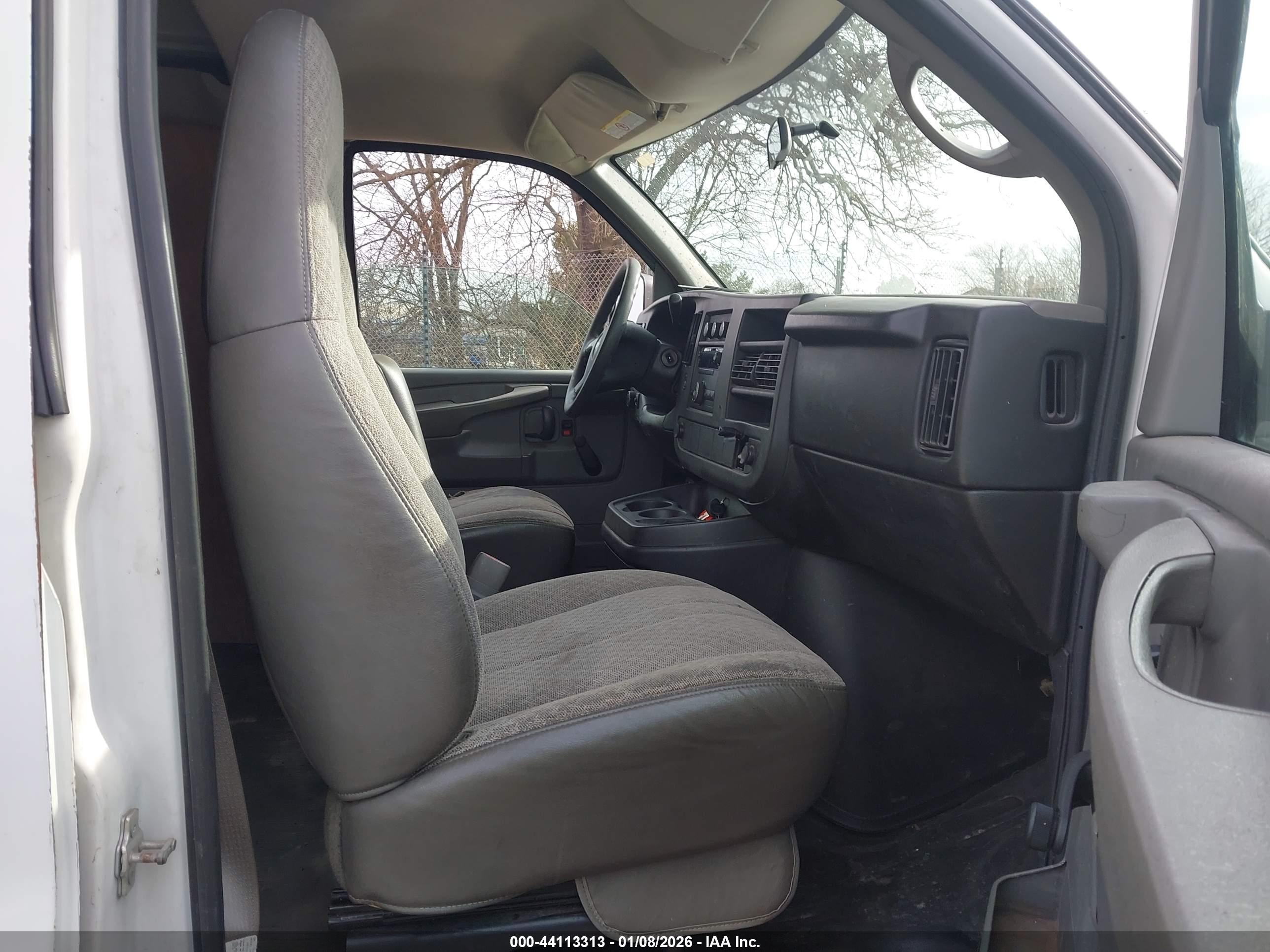 CHEVROLET EXPRESS image 5