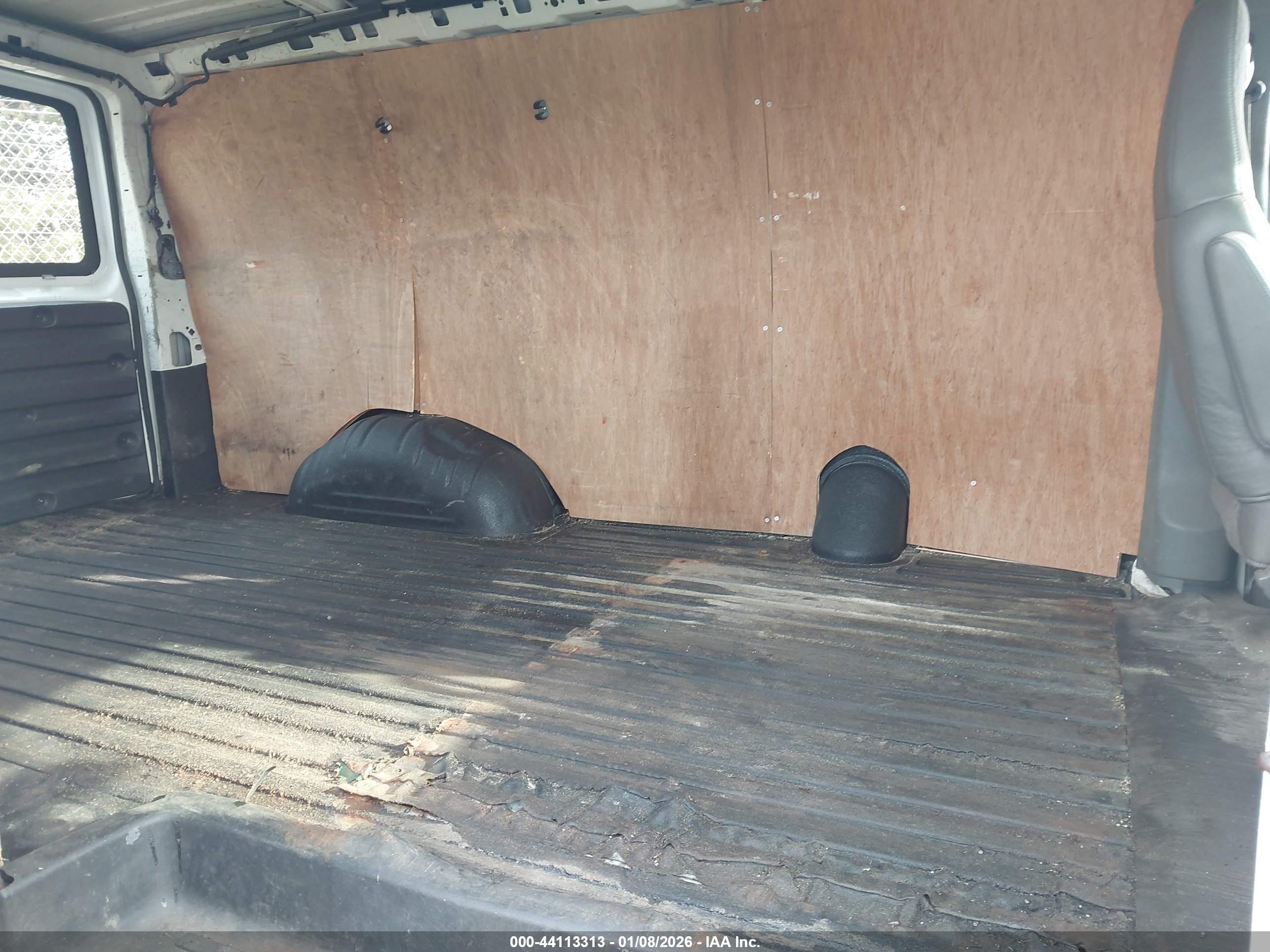 CHEVROLET EXPRESS image 8