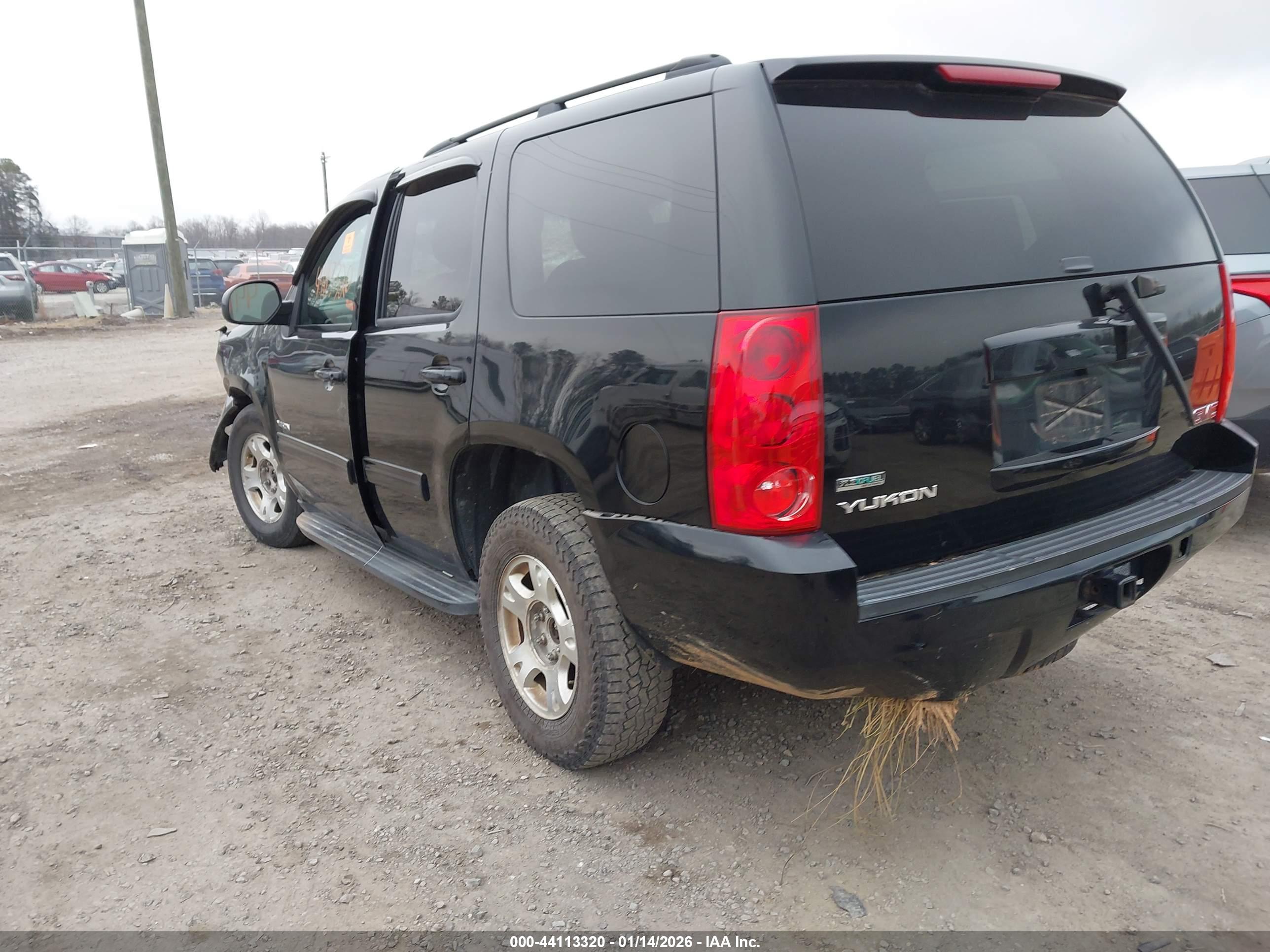 GMC YUKON image 3