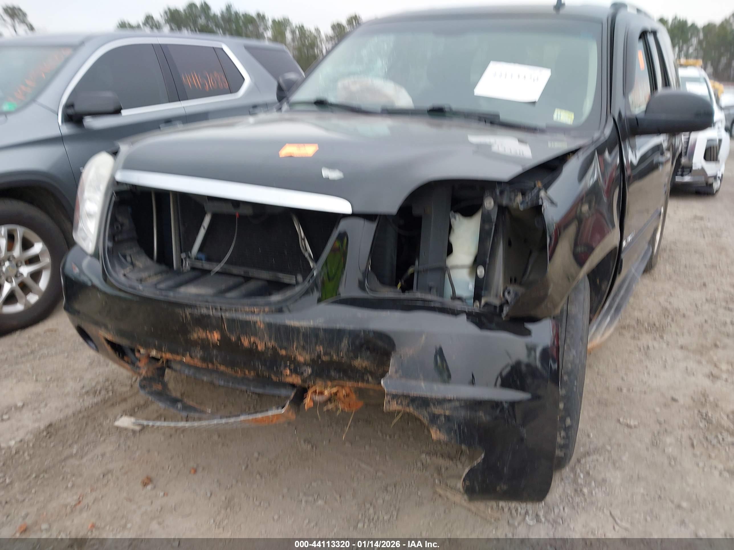 GMC YUKON image 6