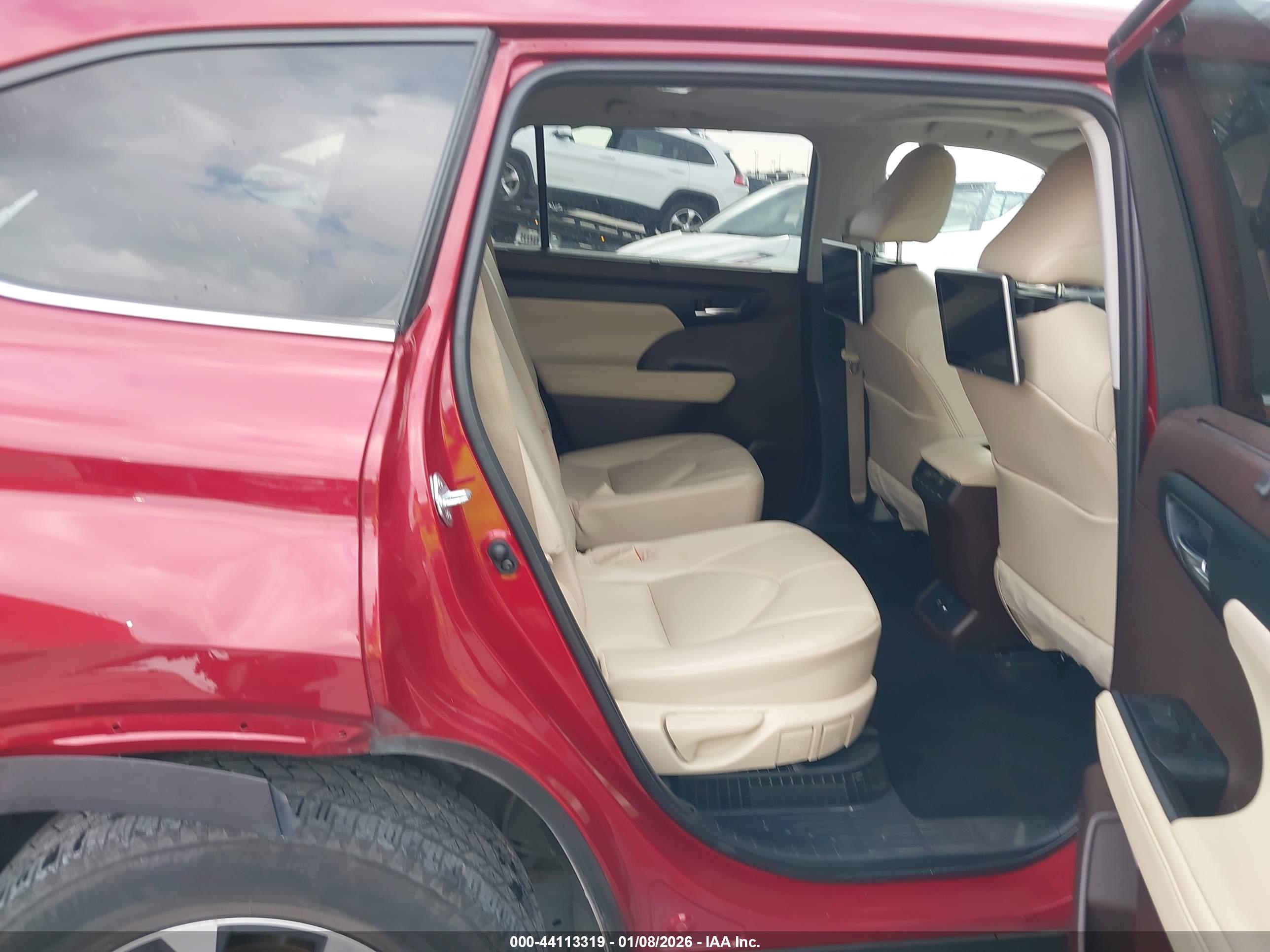 TOYOTA HIGHLANDER image 8