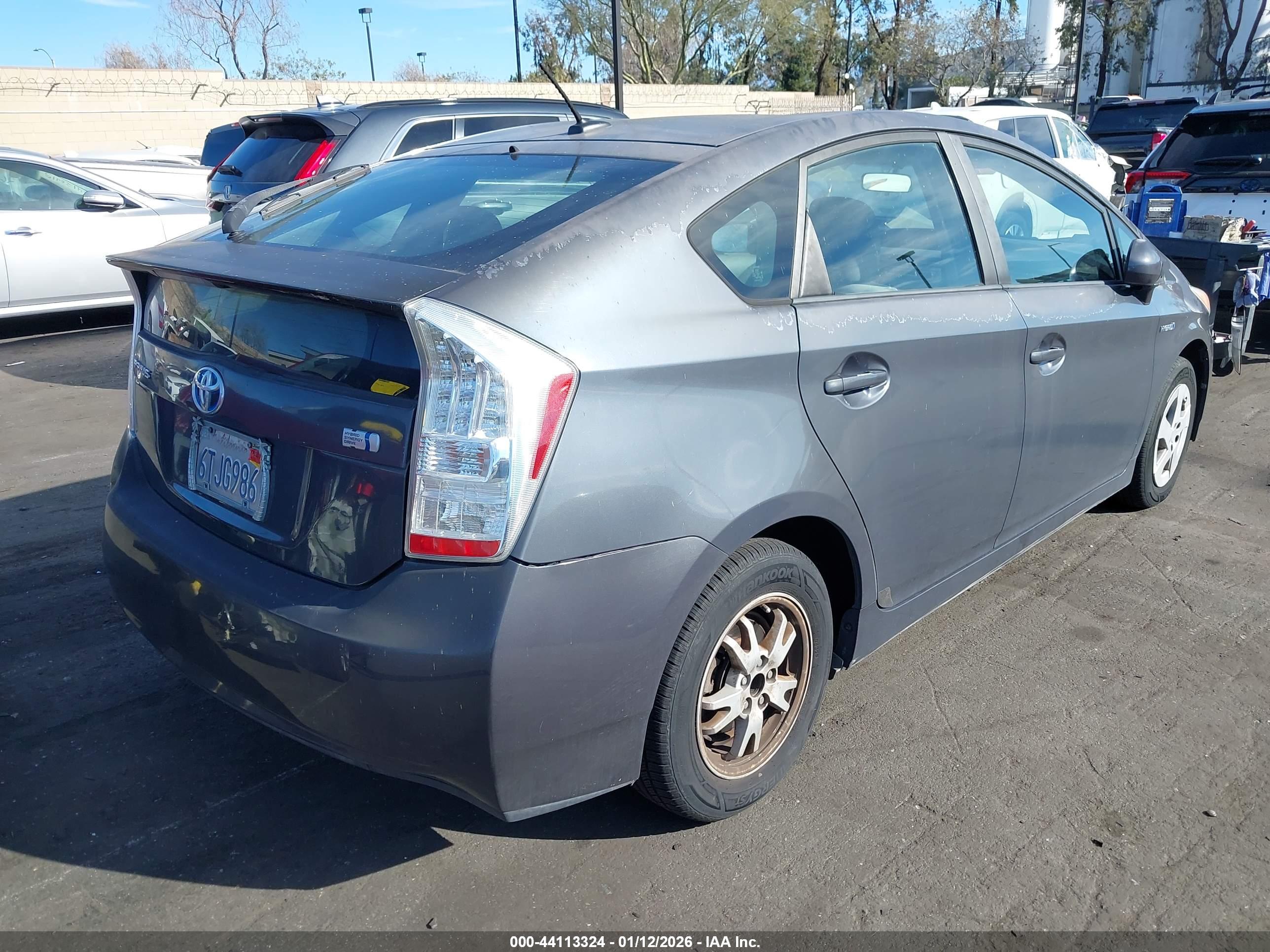 TOYOTA PRIUS image 4