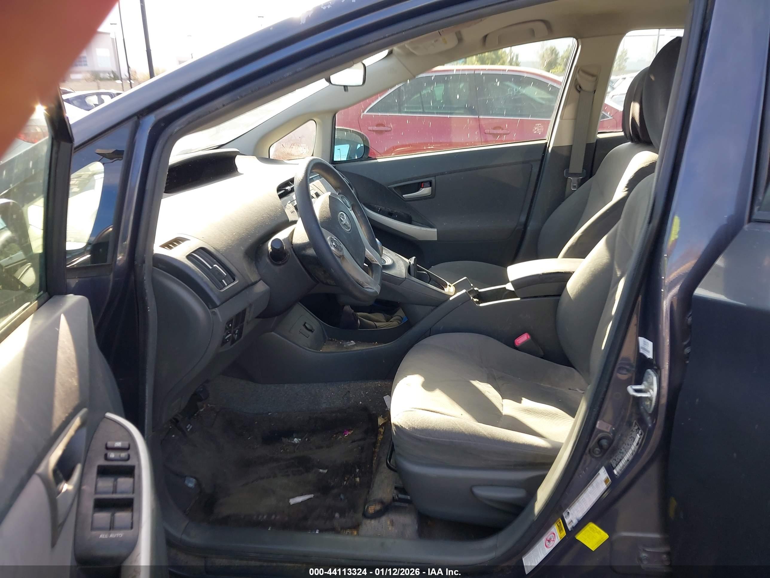 TOYOTA PRIUS image 5