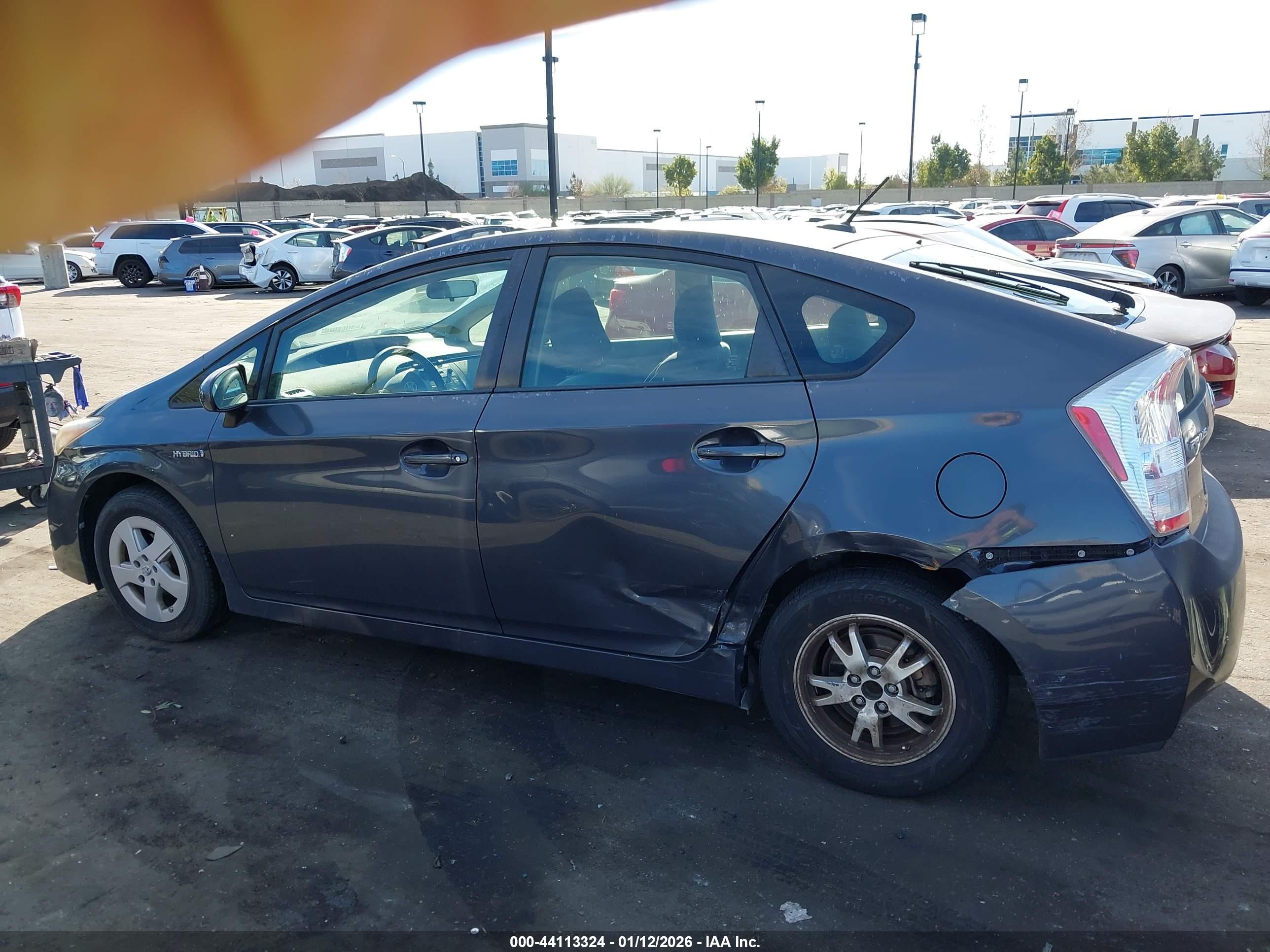 TOYOTA PRIUS image 6