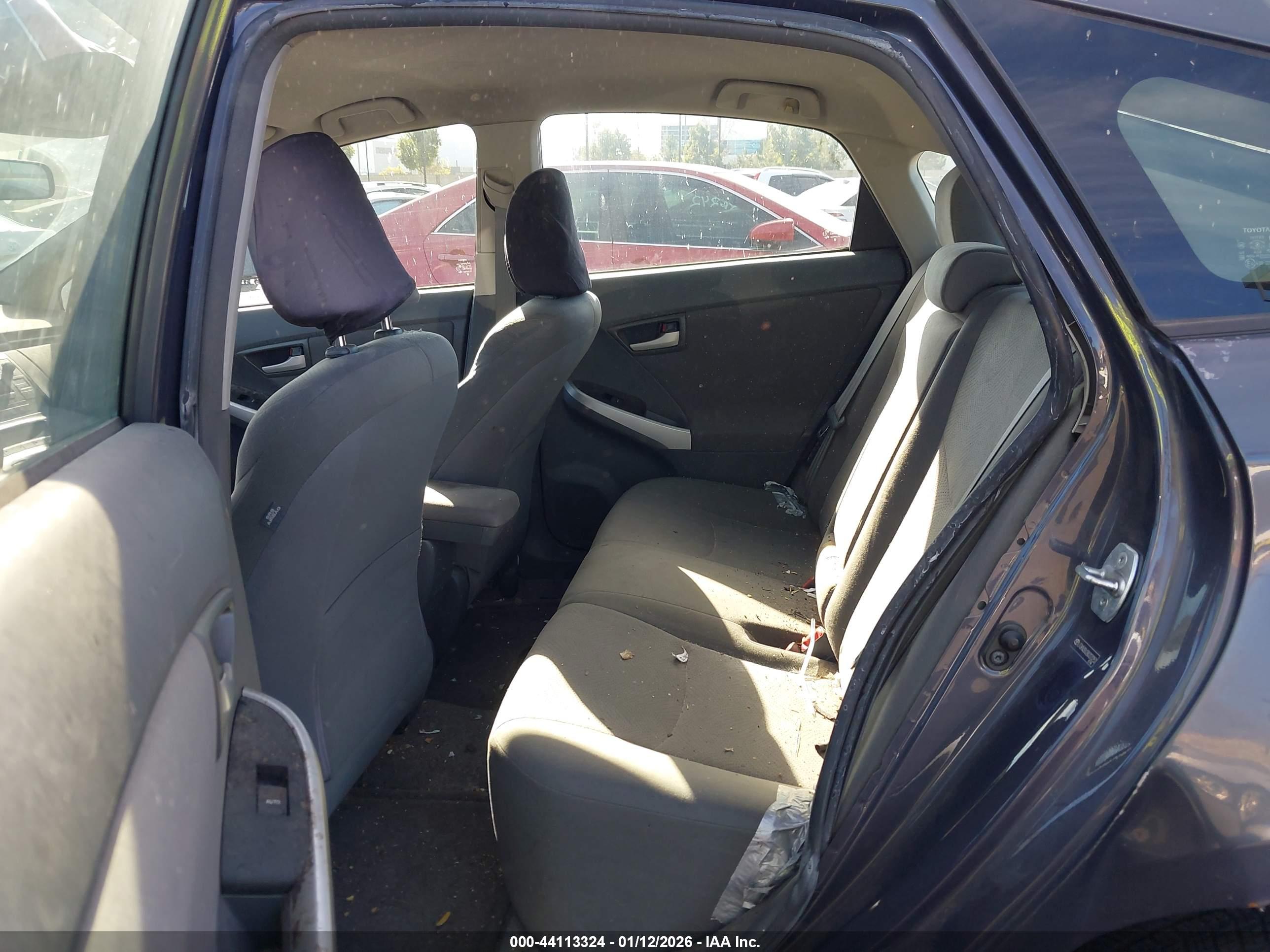 TOYOTA PRIUS image 8