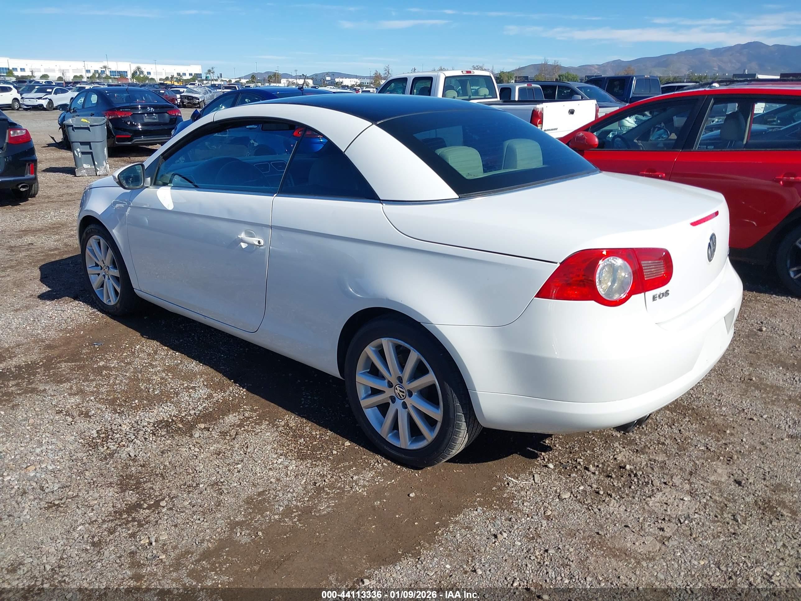 VOLKSWAGEN EOS image 3