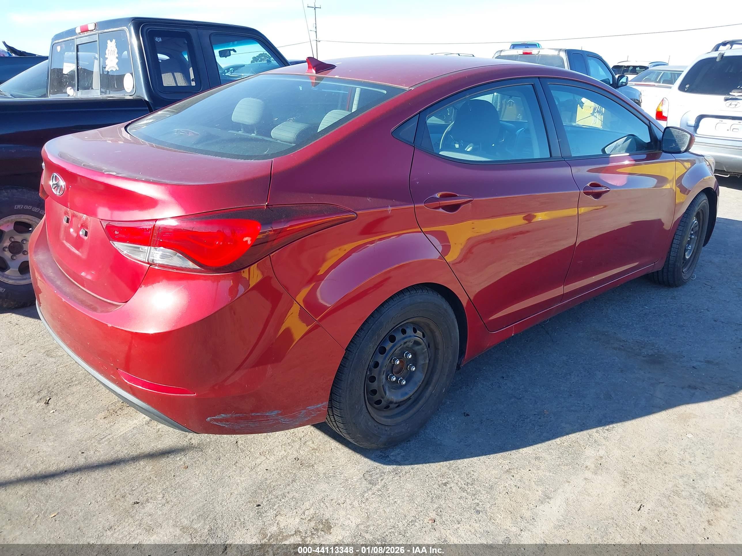 HYUNDAI ELANTRA image 4