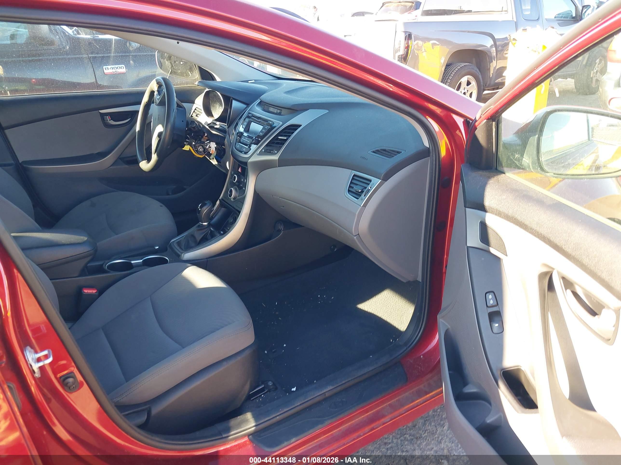 HYUNDAI ELANTRA image 5