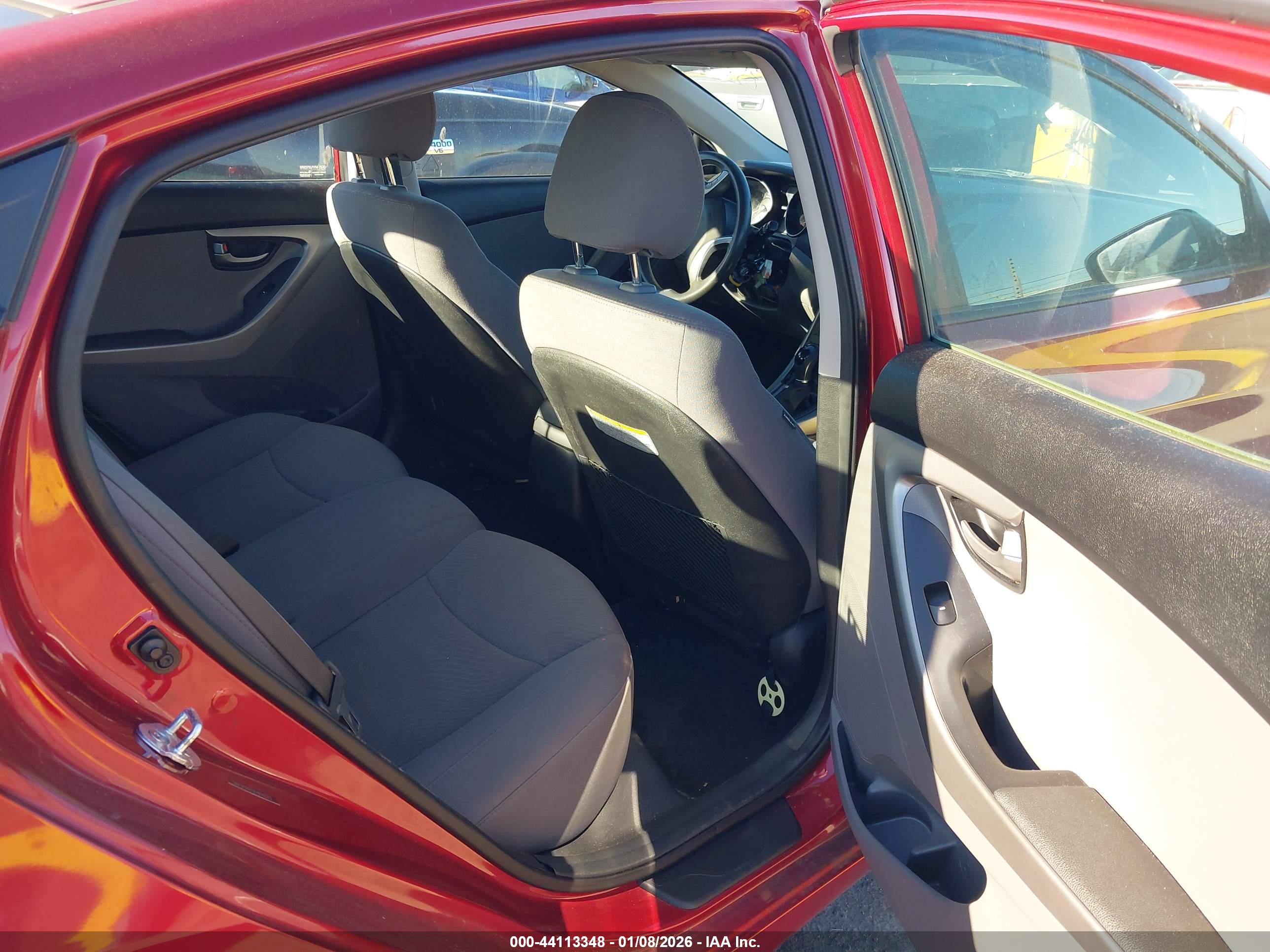 HYUNDAI ELANTRA image 8