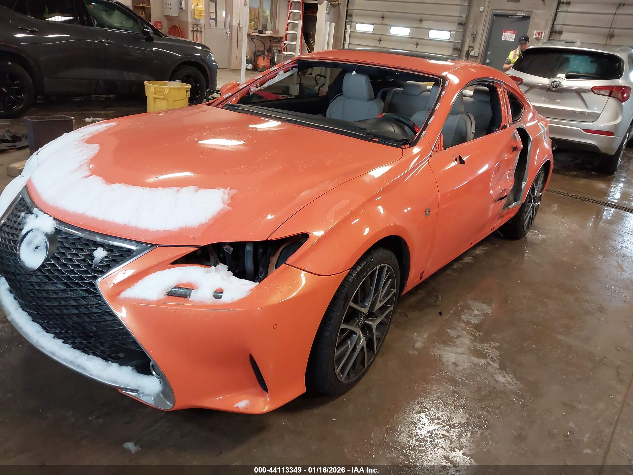 LEXUS RC image 2