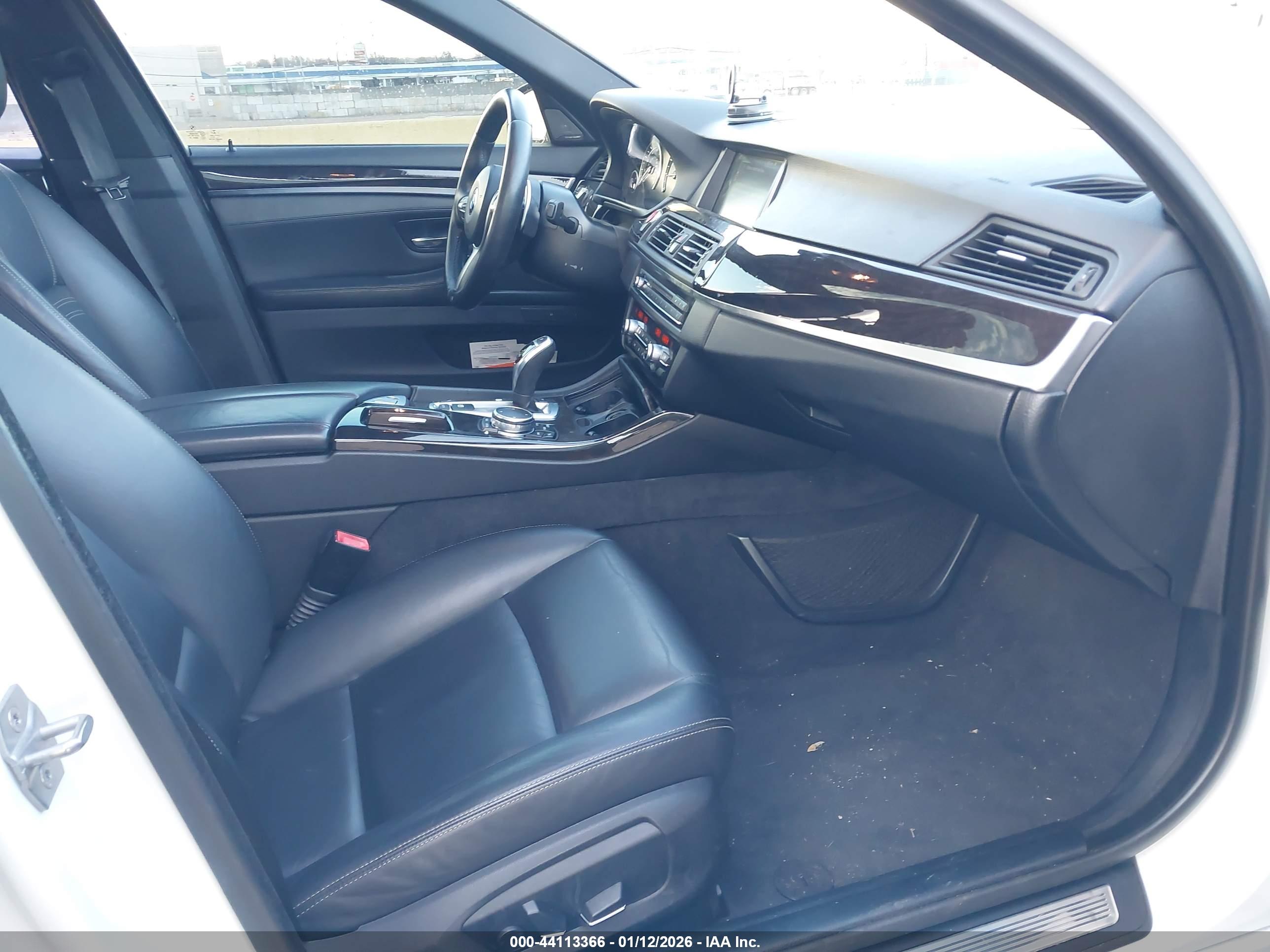 BMW 528I image 5
