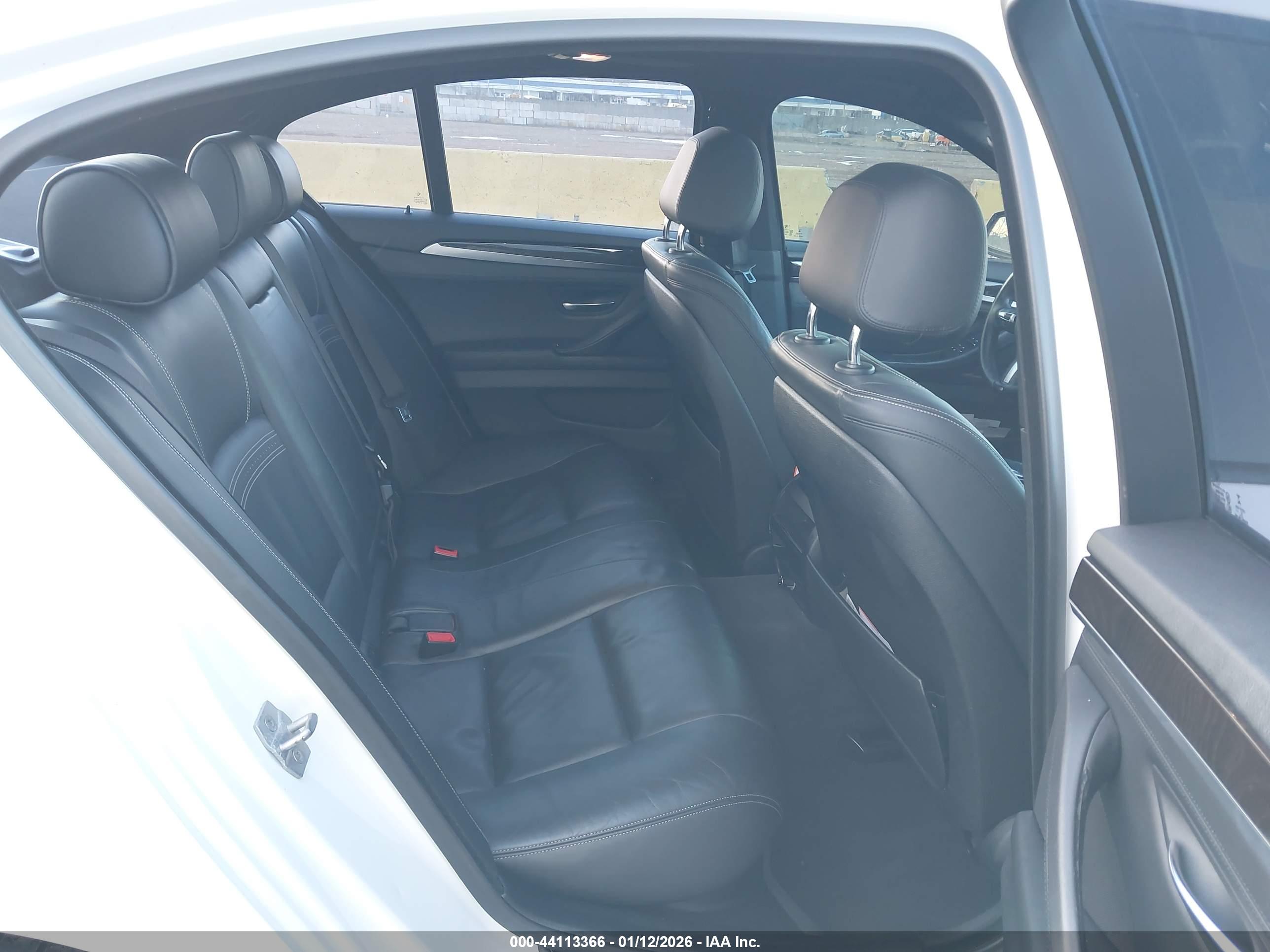 BMW 528I image 8