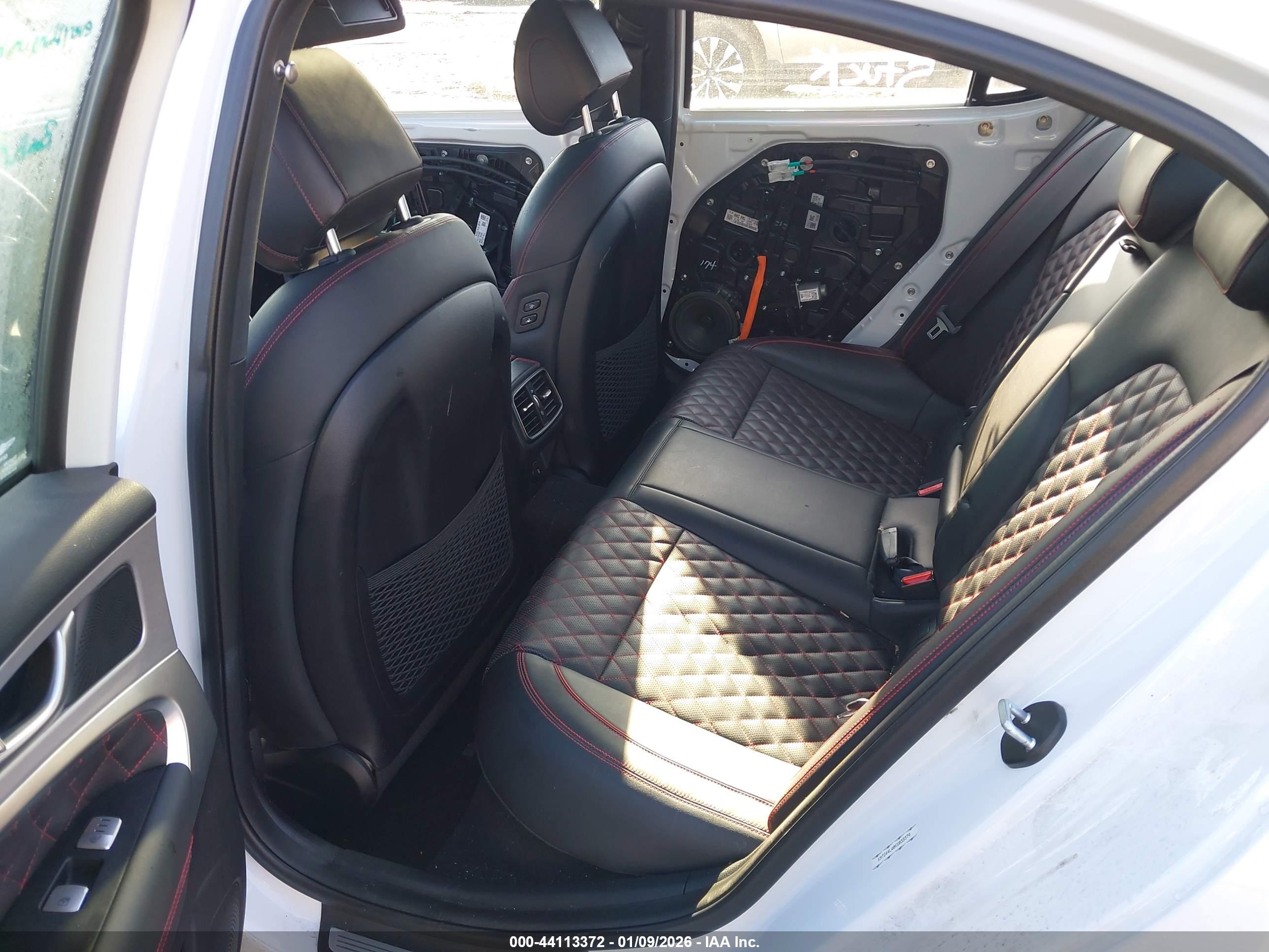 GENESIS G70 image 8