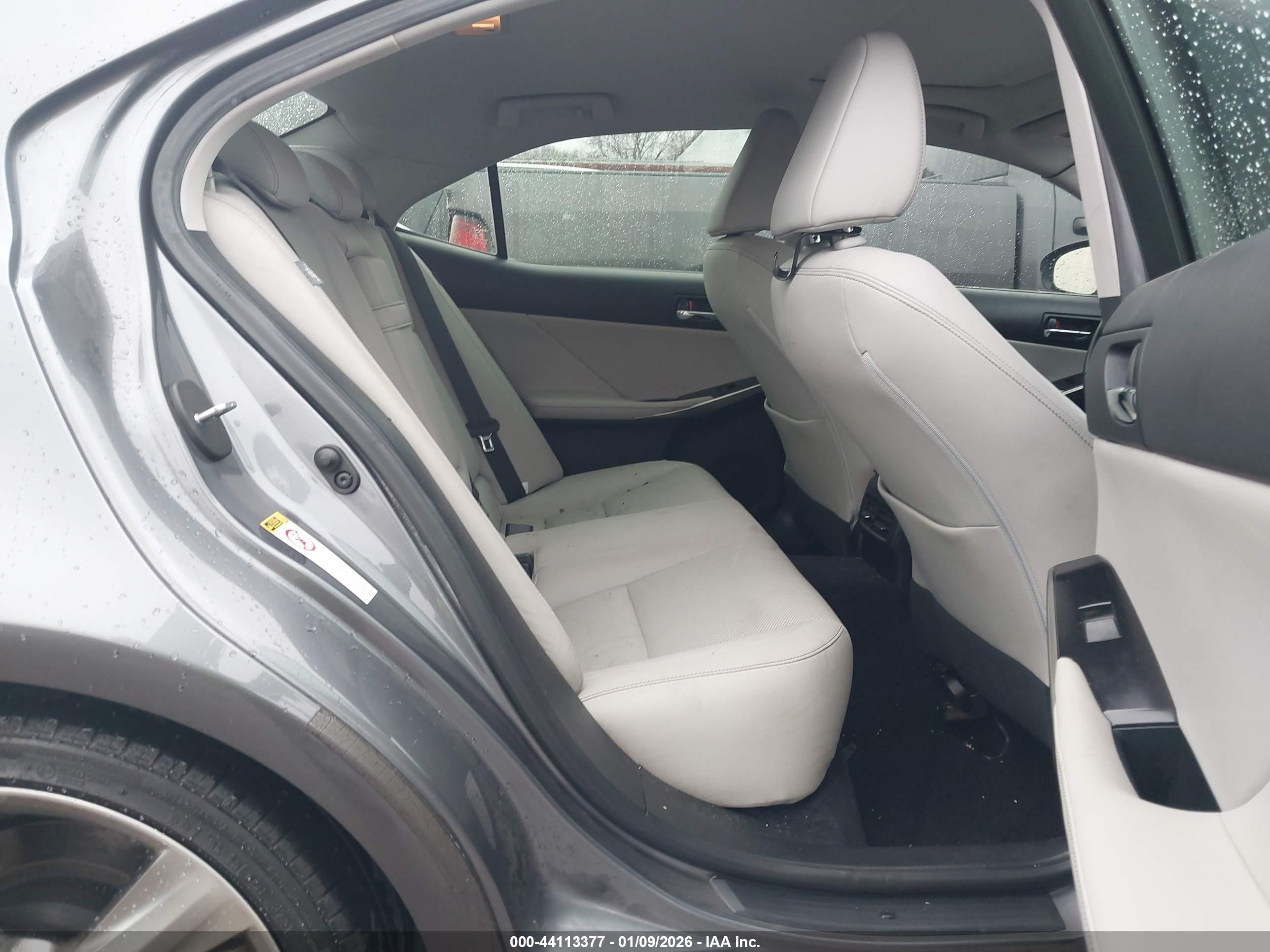 LEXUS IS image 8