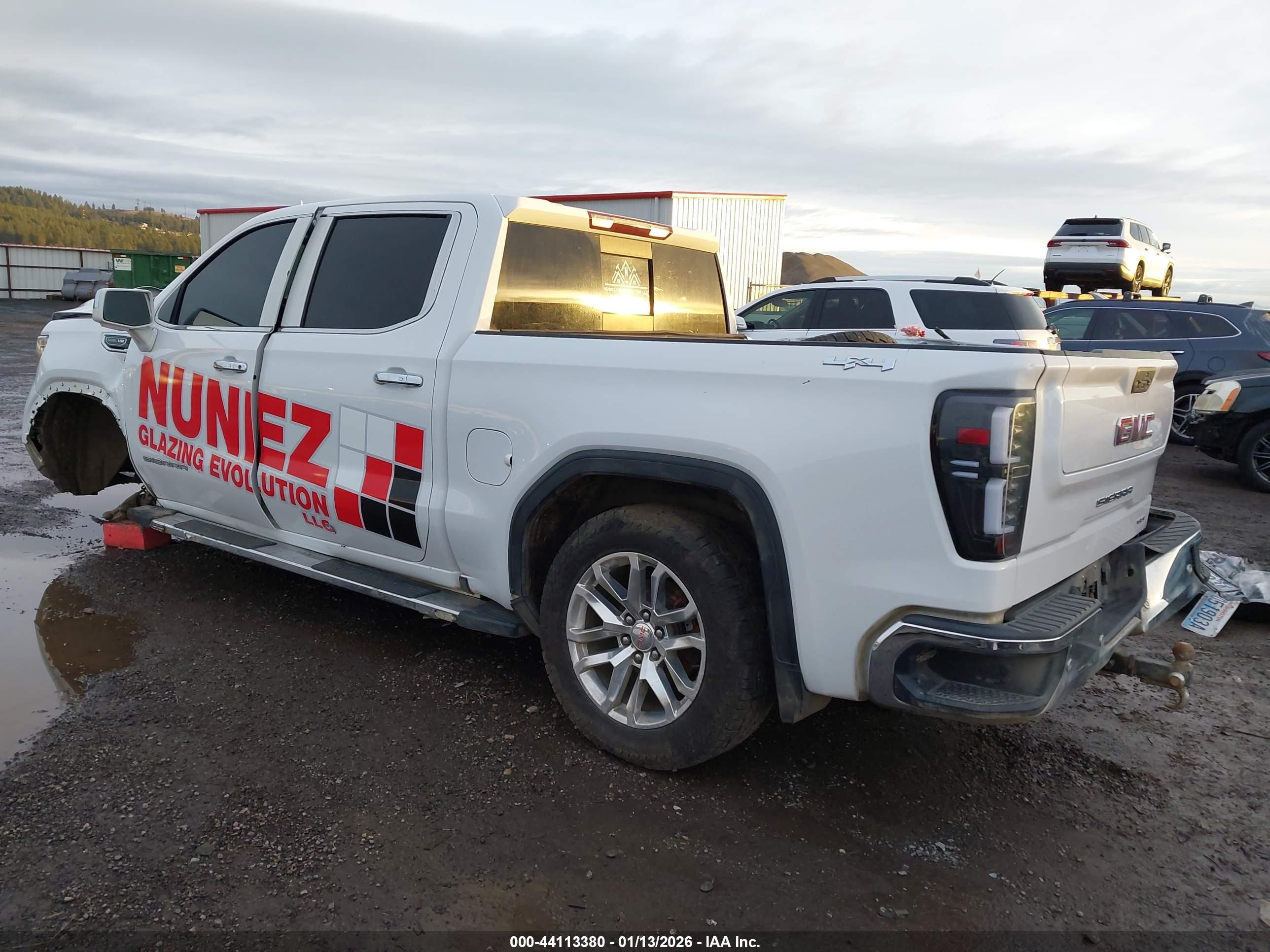 GMC SIERRA image 3