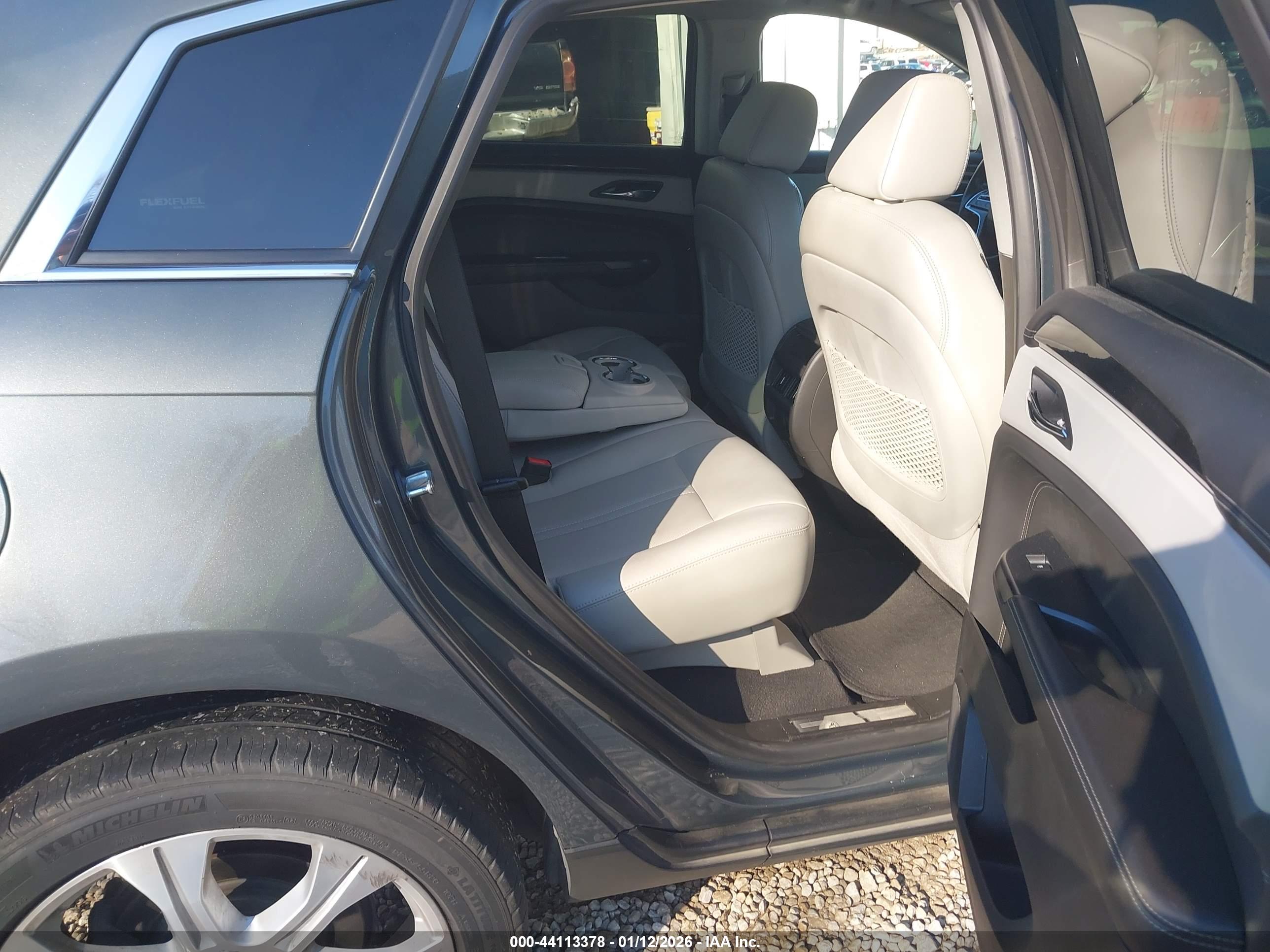 CADILLAC SRX image 8