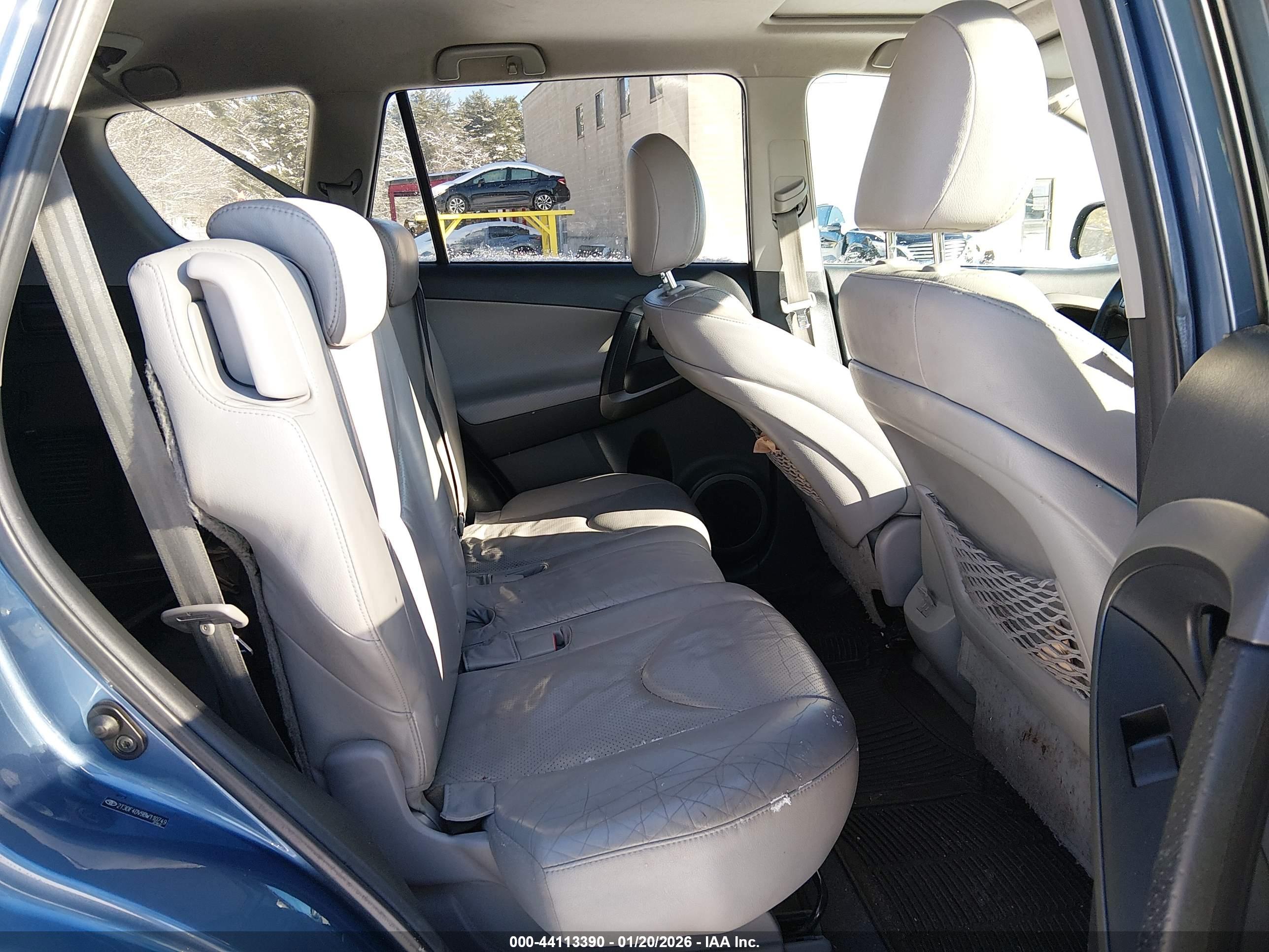 TOYOTA RAV4 image 8