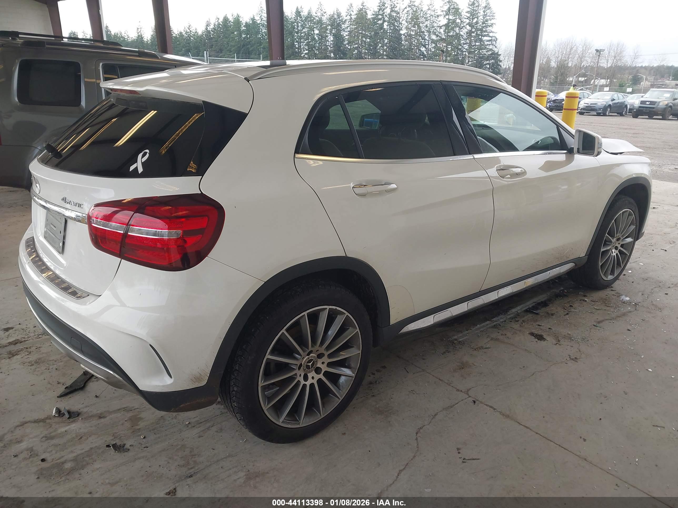 MERCEDES-BENZ GLA image 4