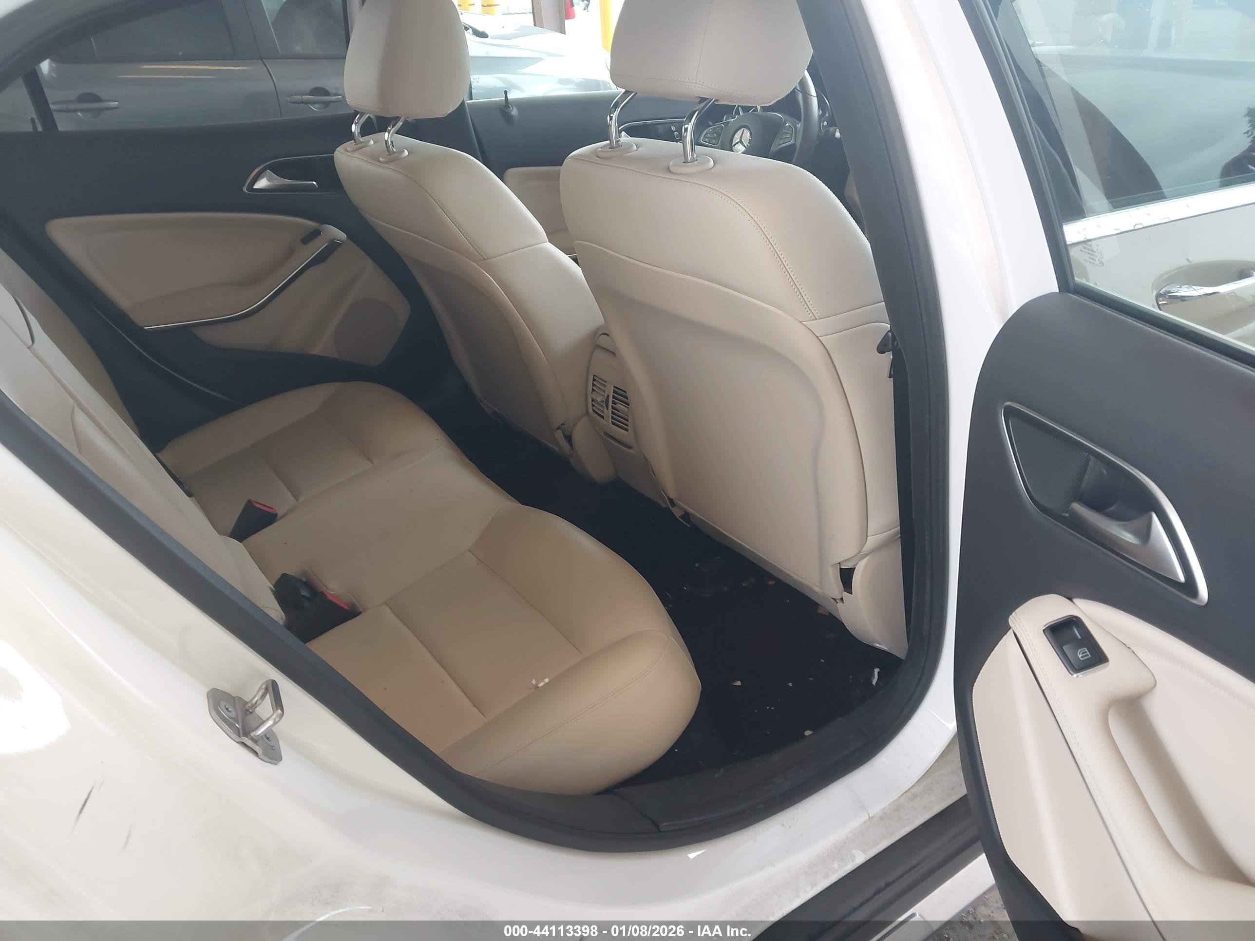MERCEDES-BENZ GLA image 8