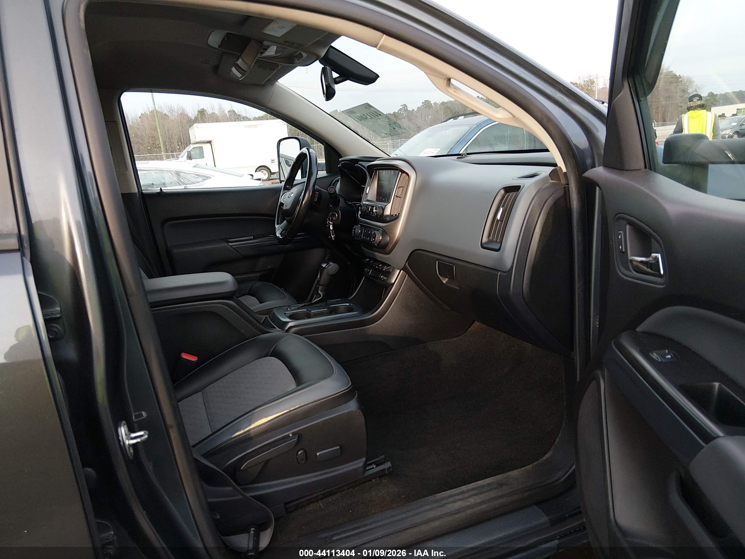 CHEVROLET COLORADO image 5