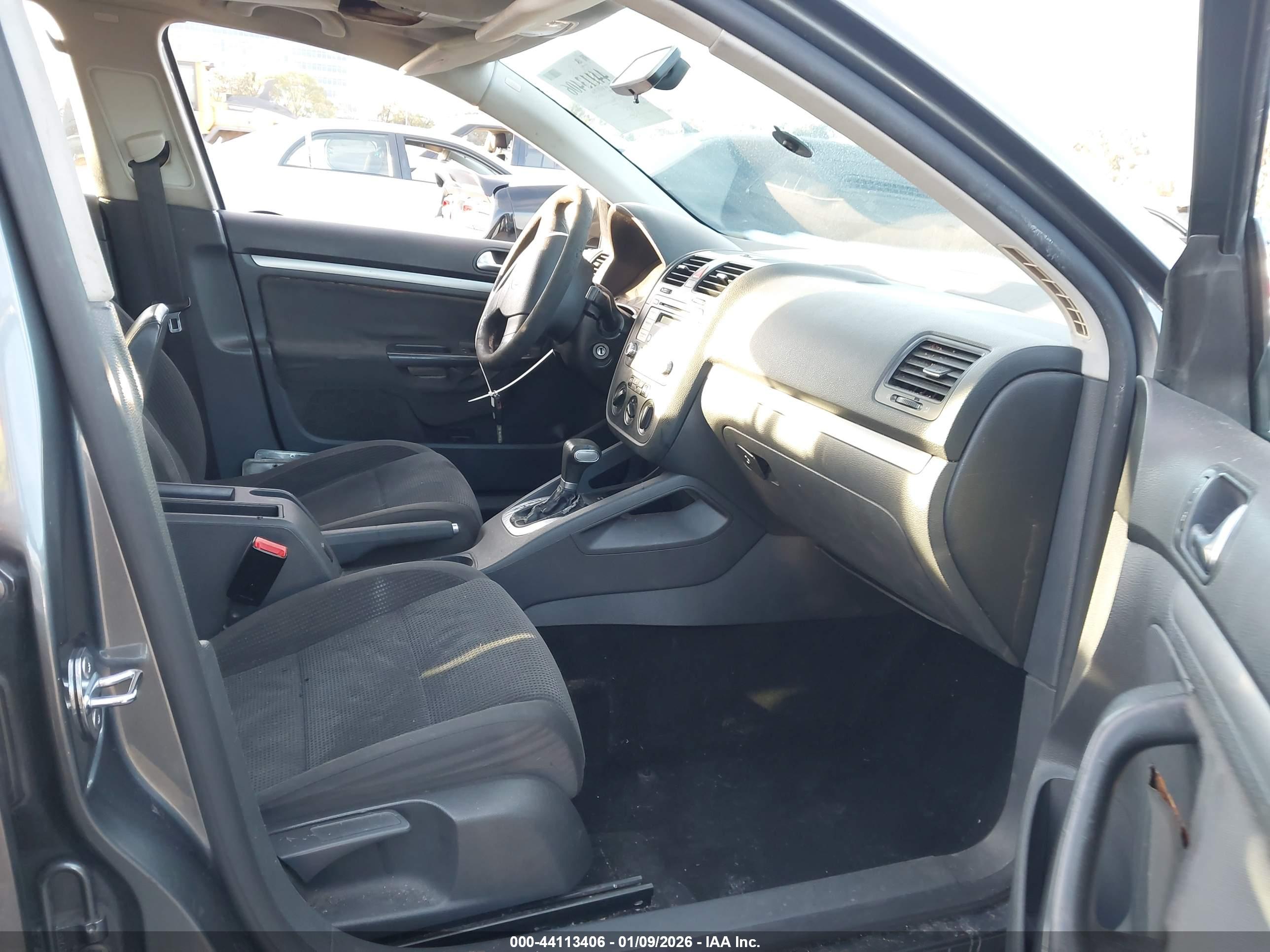 VOLKSWAGEN JETTA image 5