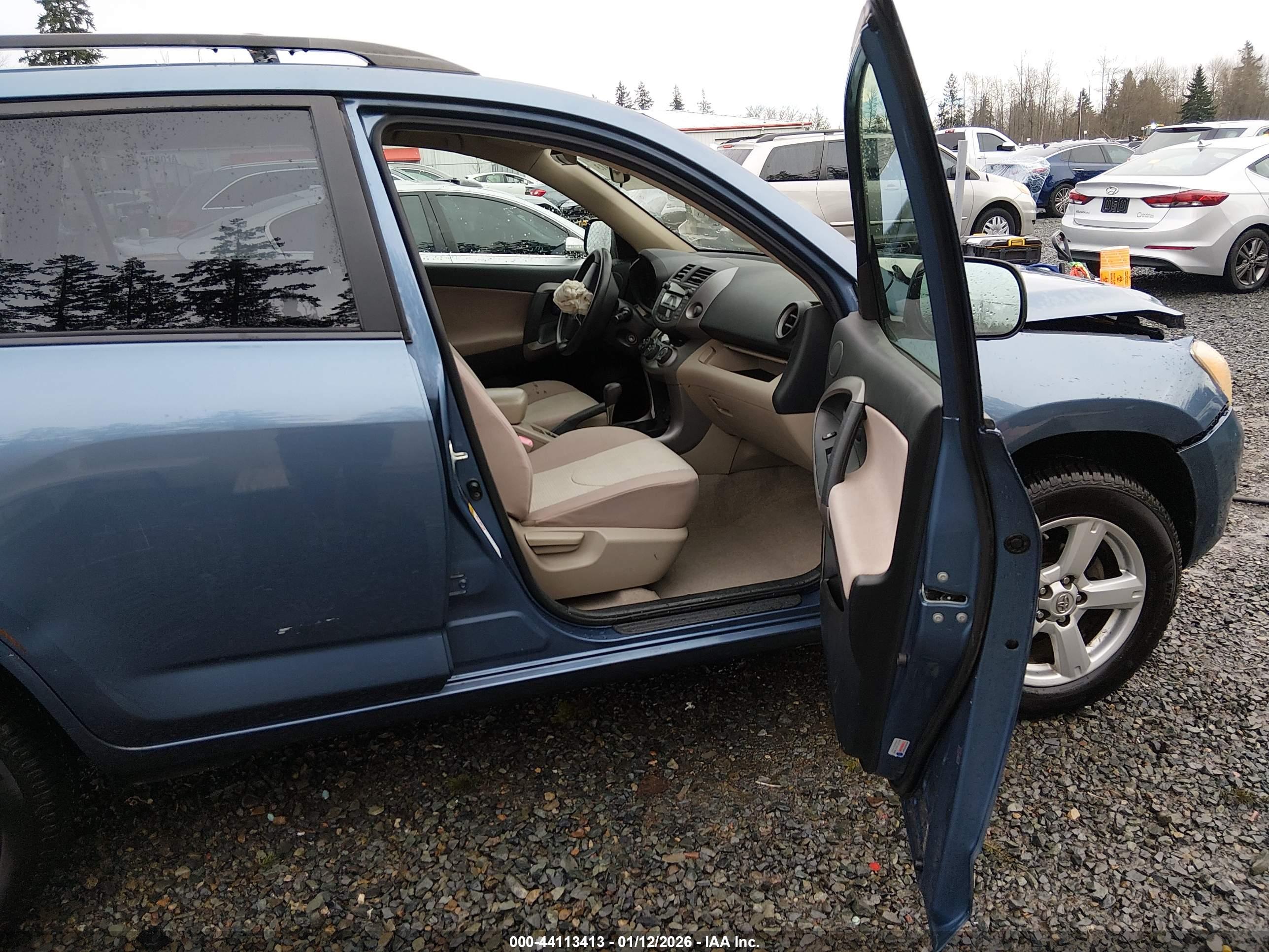 TOYOTA RAV4 image 5