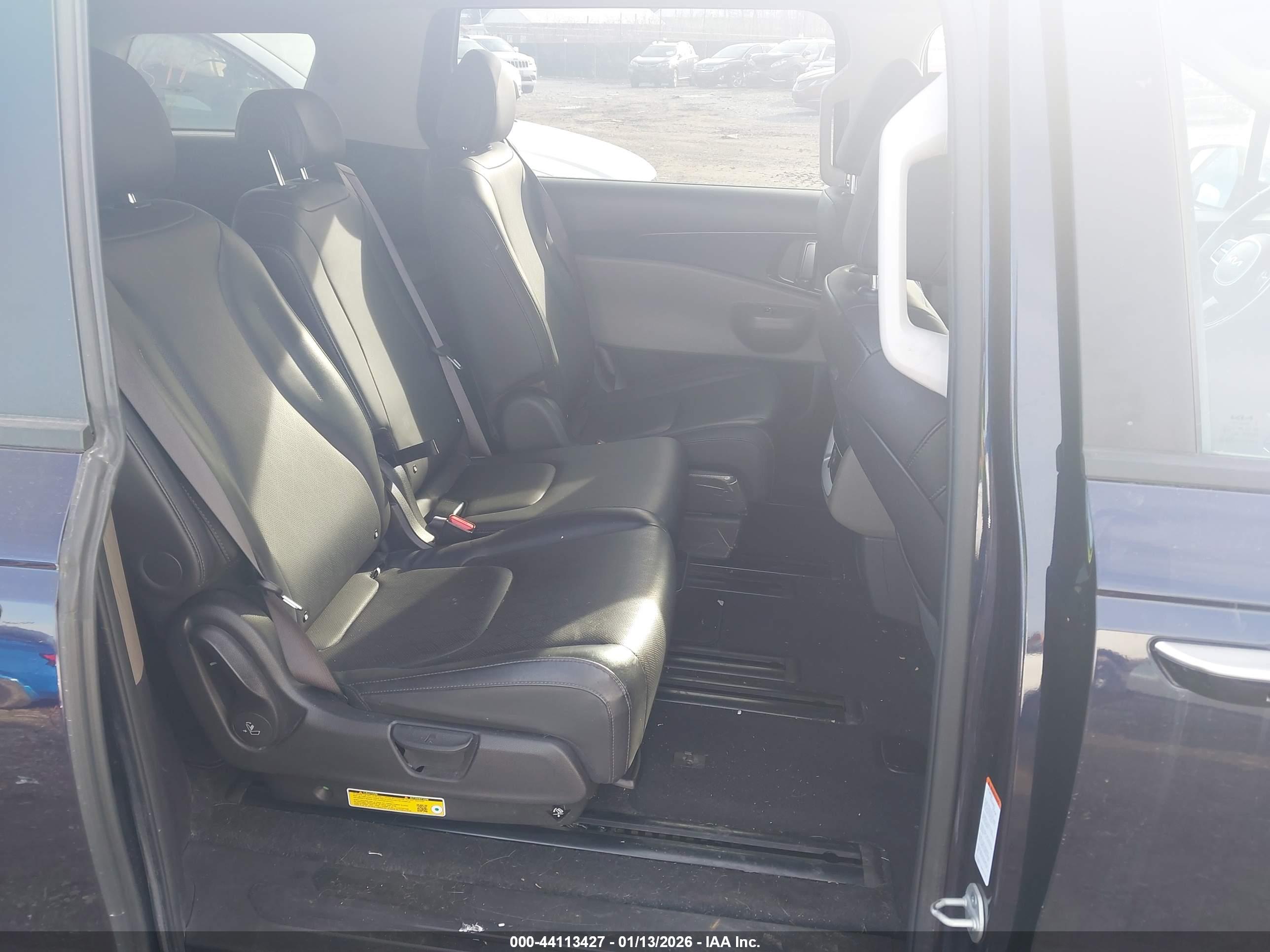 KIA CARNIVAL image 8