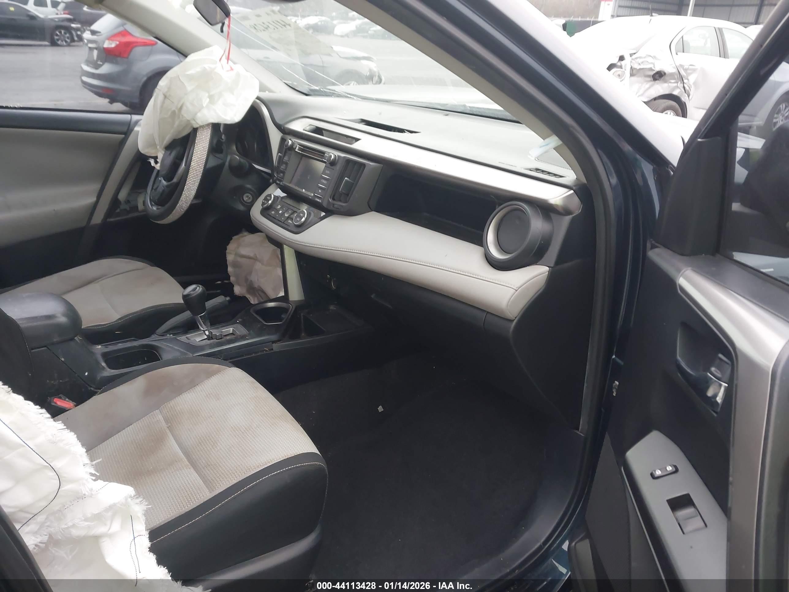 TOYOTA RAV4 image 5