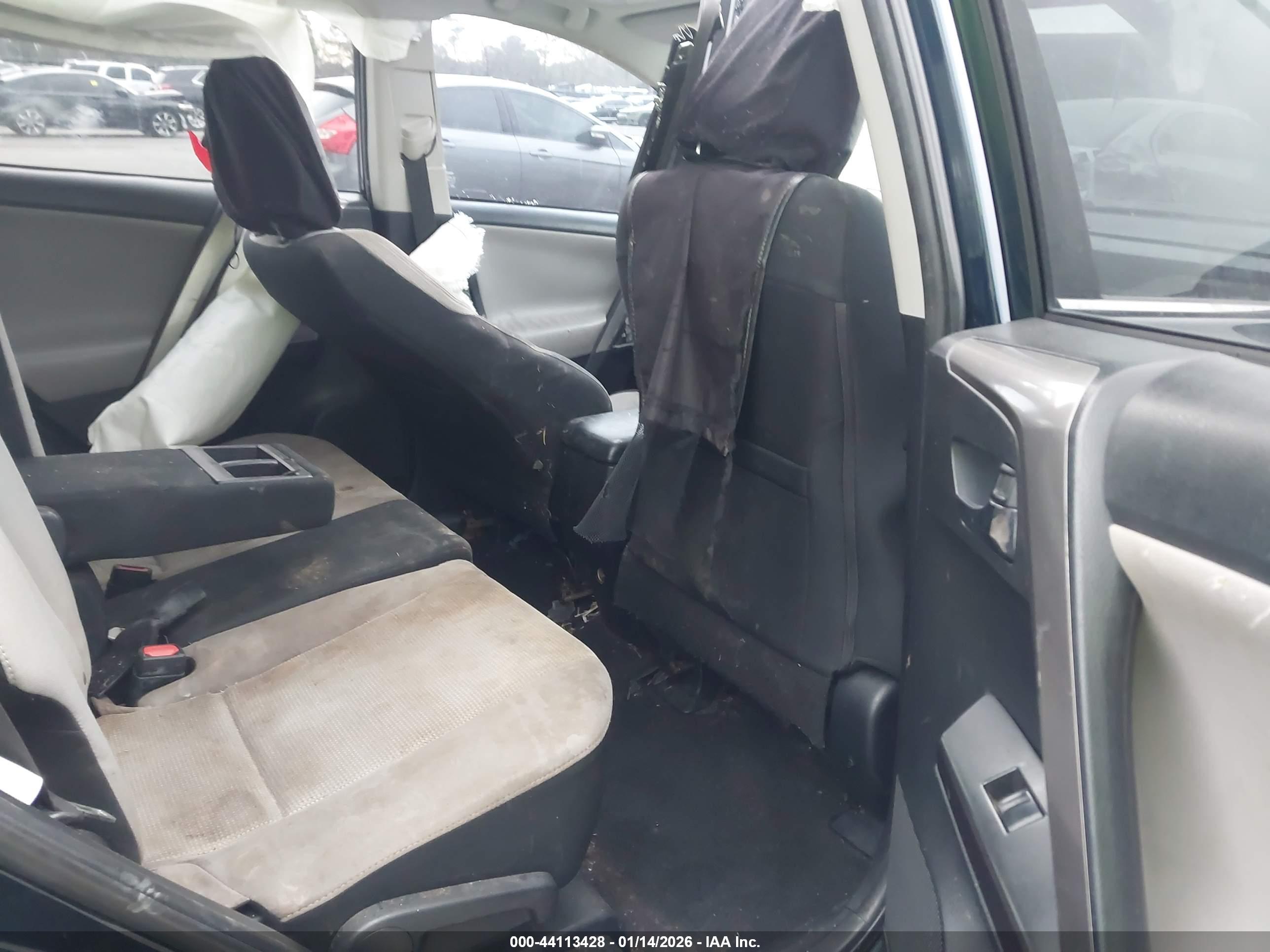 TOYOTA RAV4 image 8