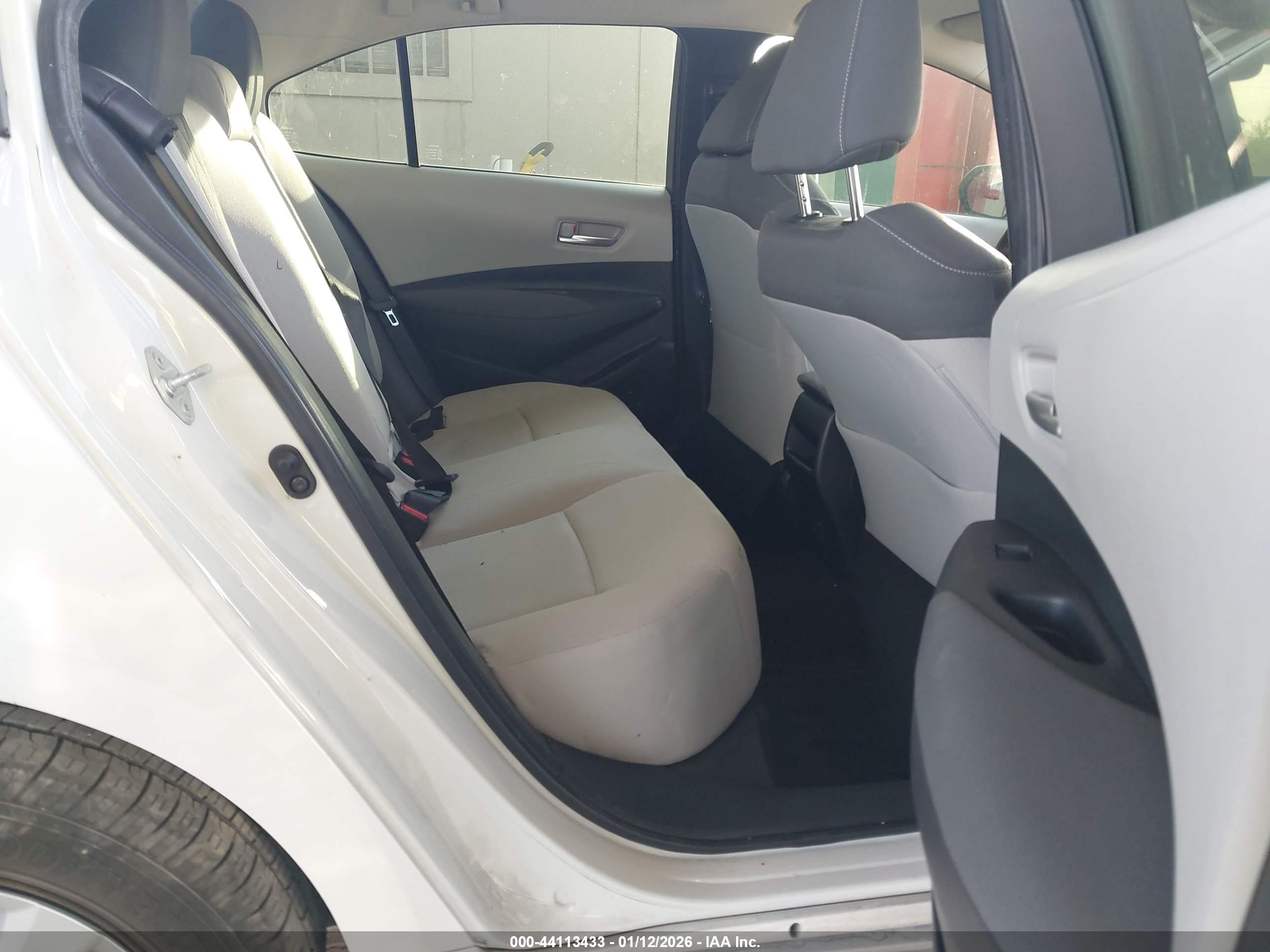 TOYOTA COROLLA image 8