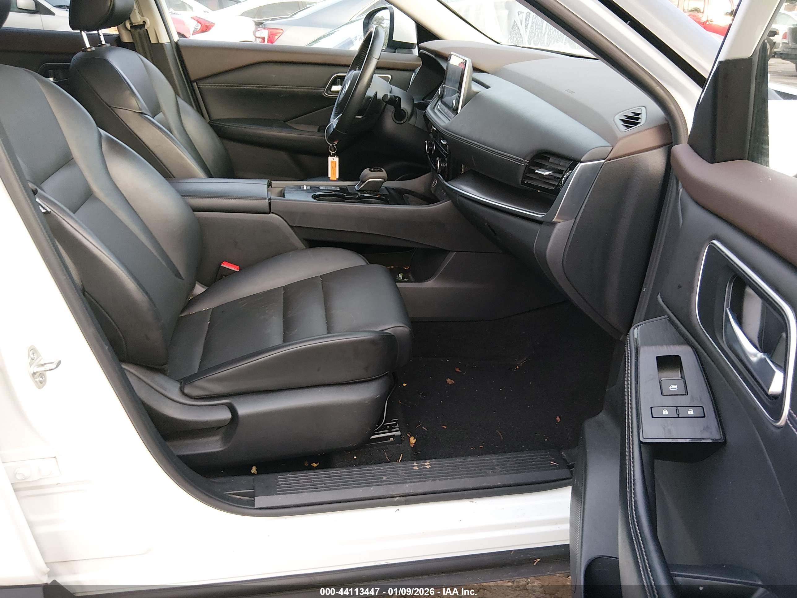 NISSAN ROGUE image 5