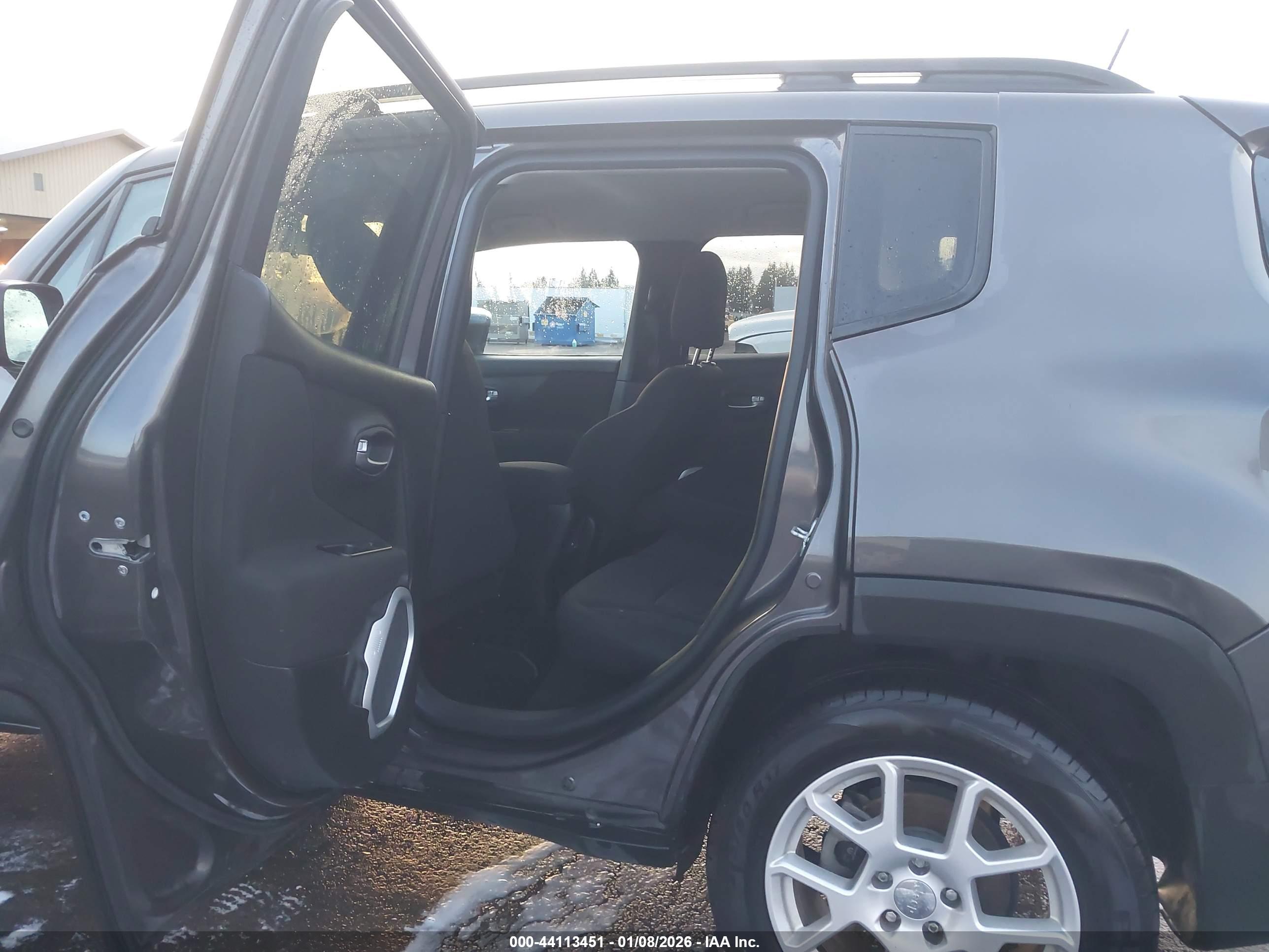JEEP RENEGADE image 8