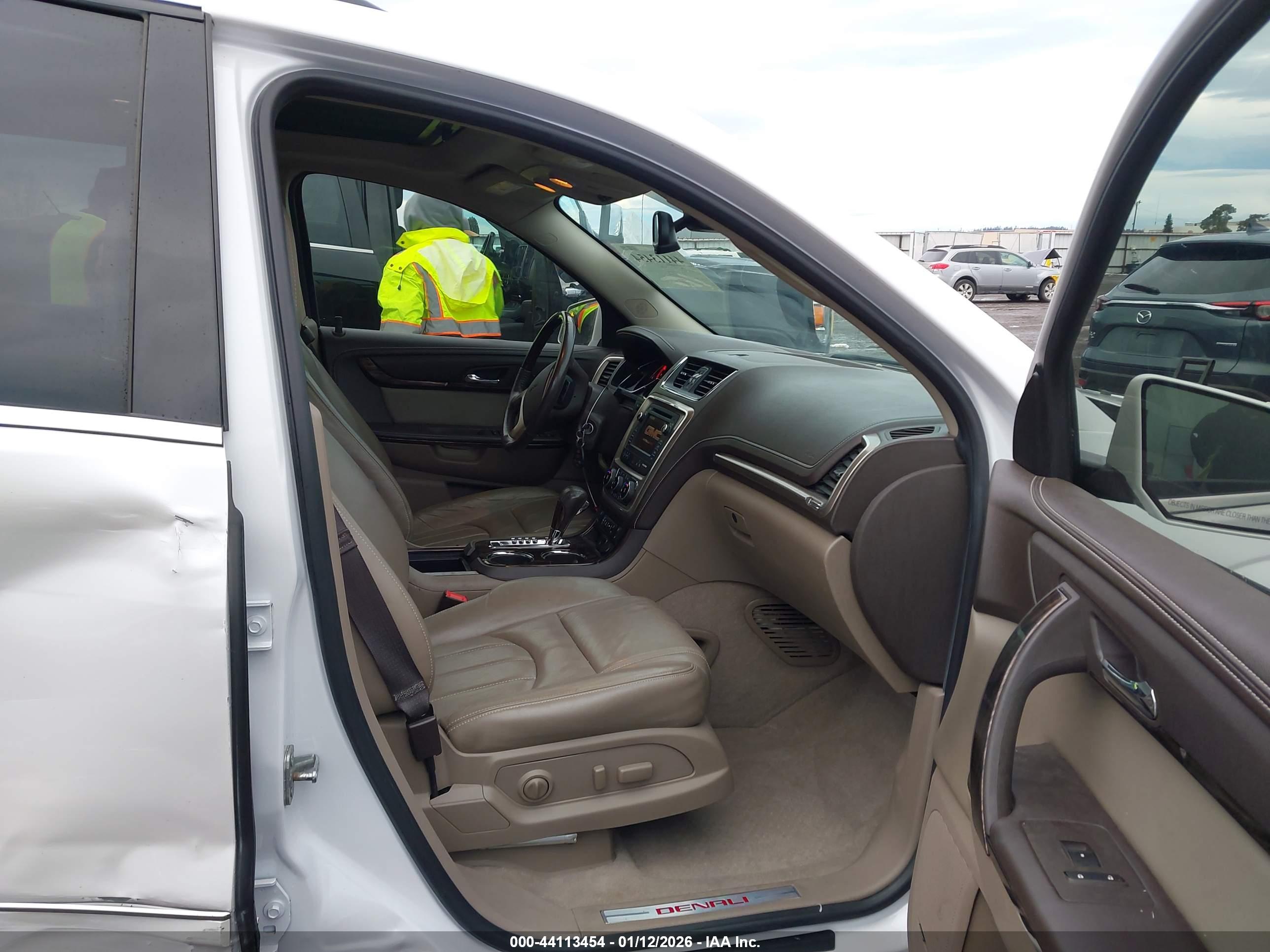 GMC ACADIA image 5