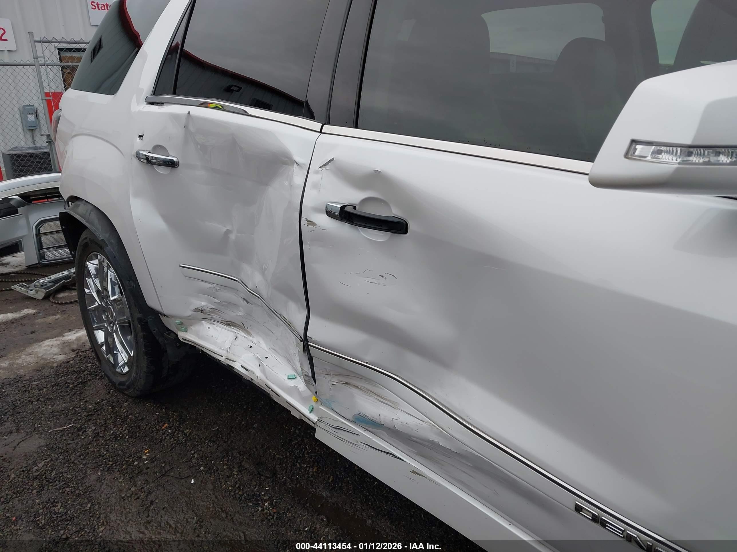 GMC ACADIA image 6