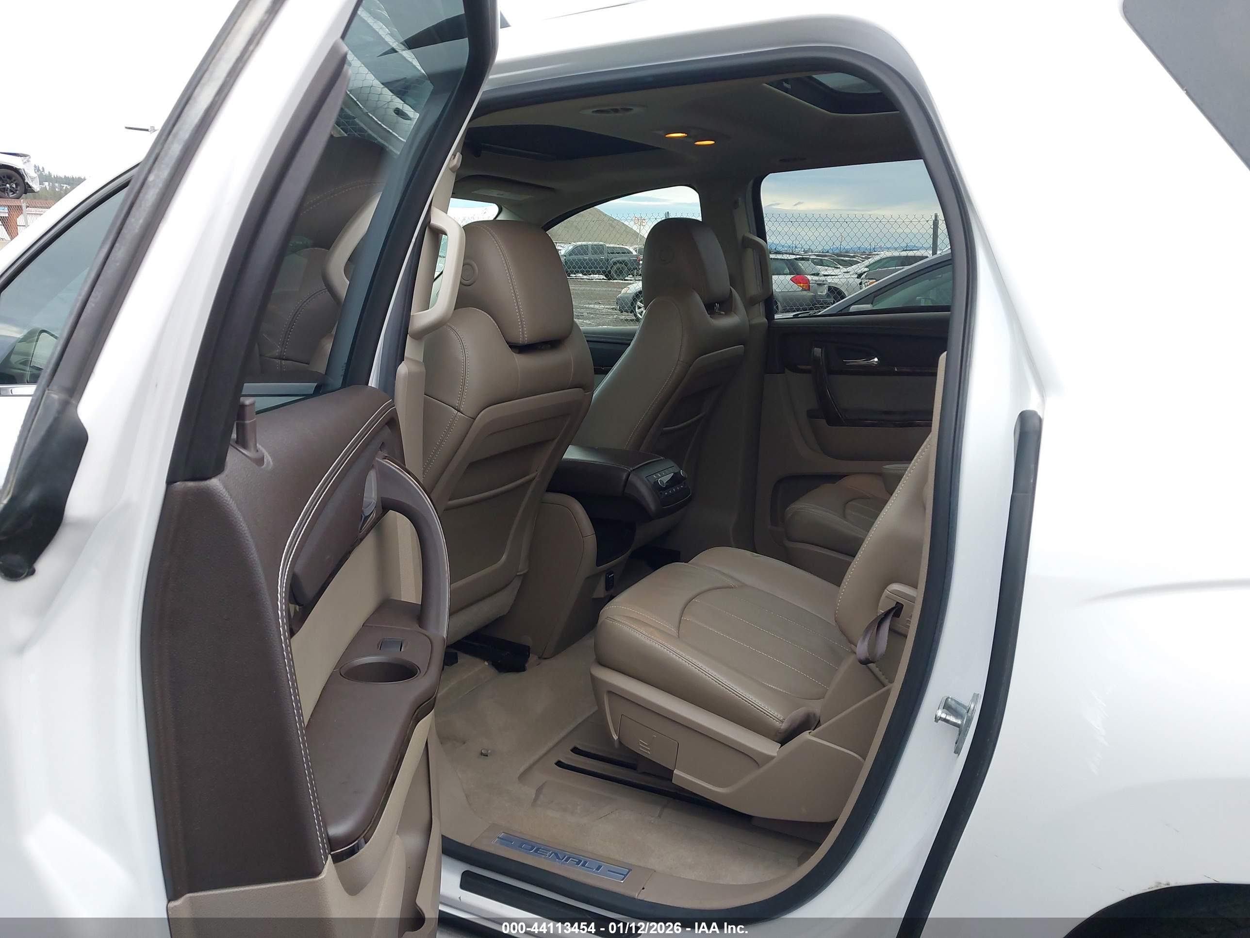 GMC ACADIA image 8